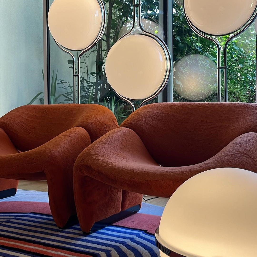 Pair_of_red_lounge_chairs_around_several_lamps