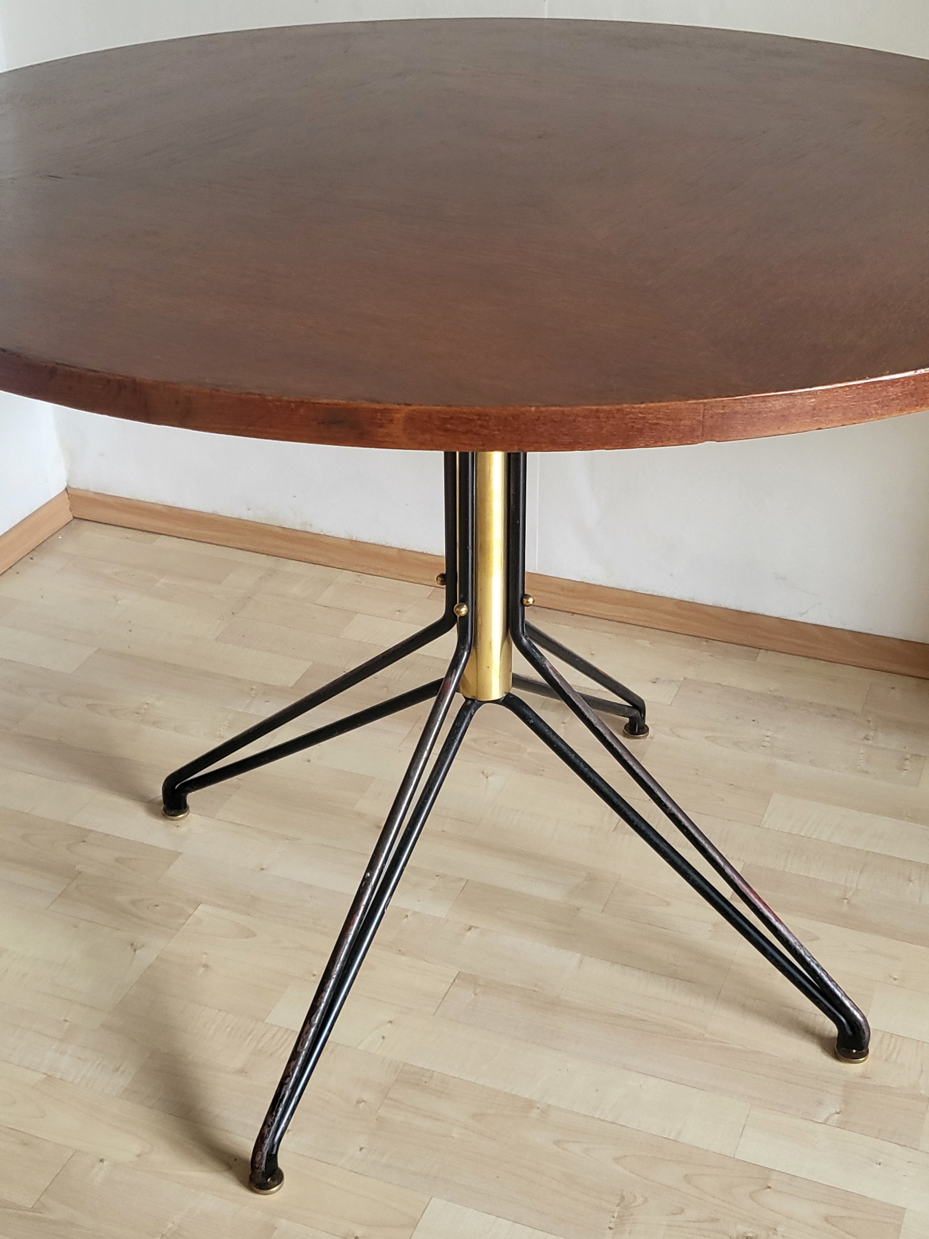 1950s_Italian_round_table