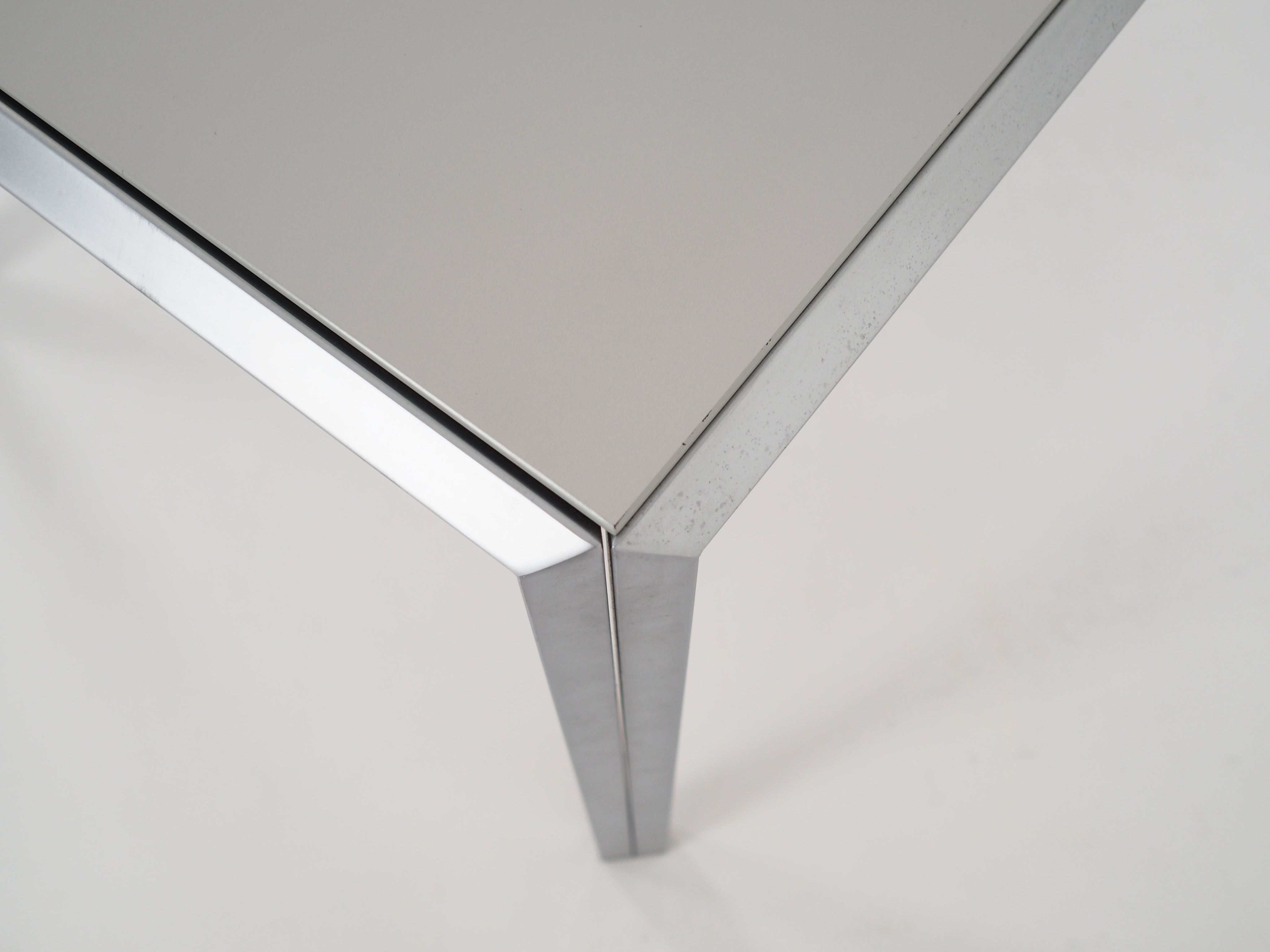 Aluminium_desk,_Scandinavian_design,_1980s,_manufacture:_Montana_Furniture