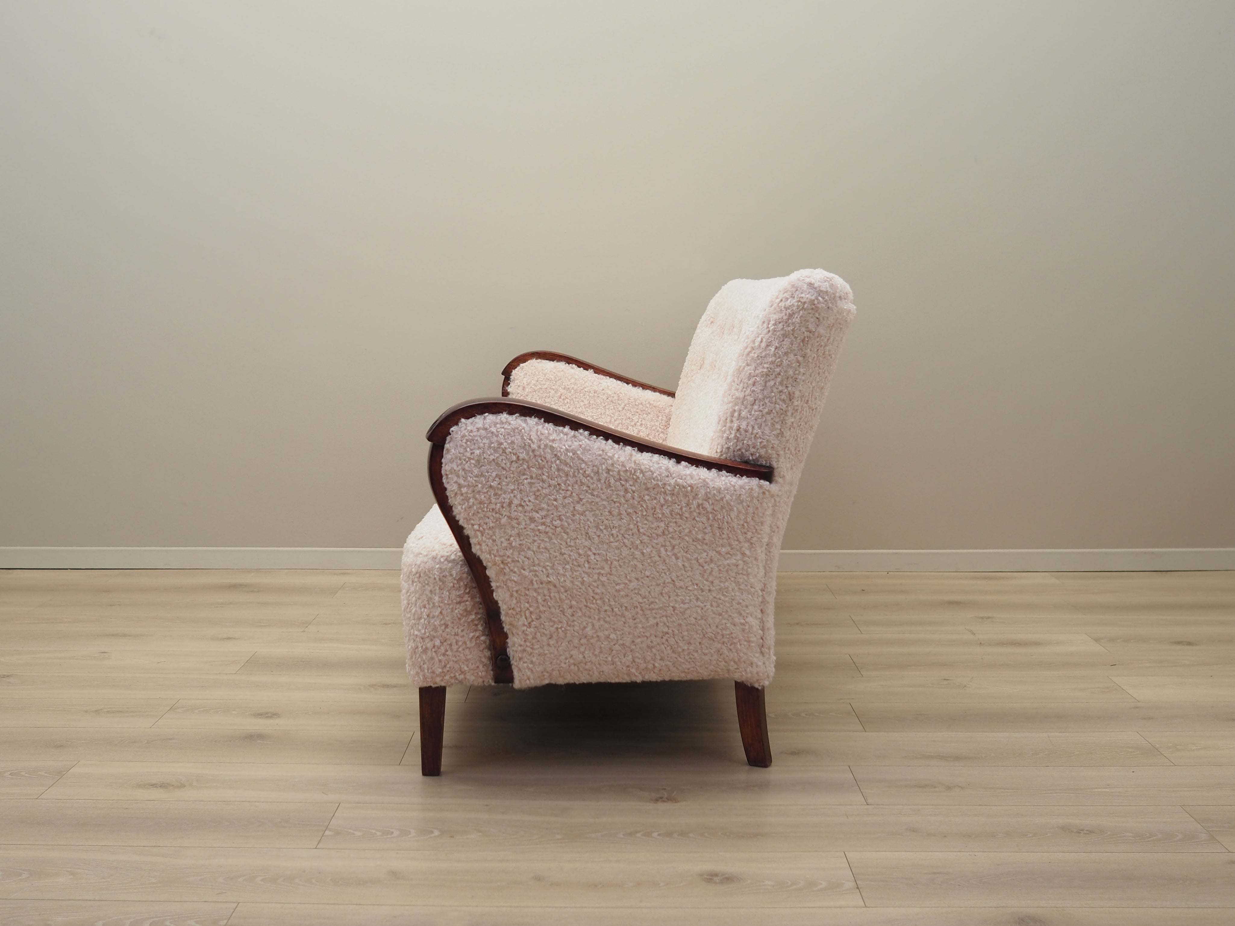 Beech_sofa,_Danish_design,_1960s,_production:_Denmark