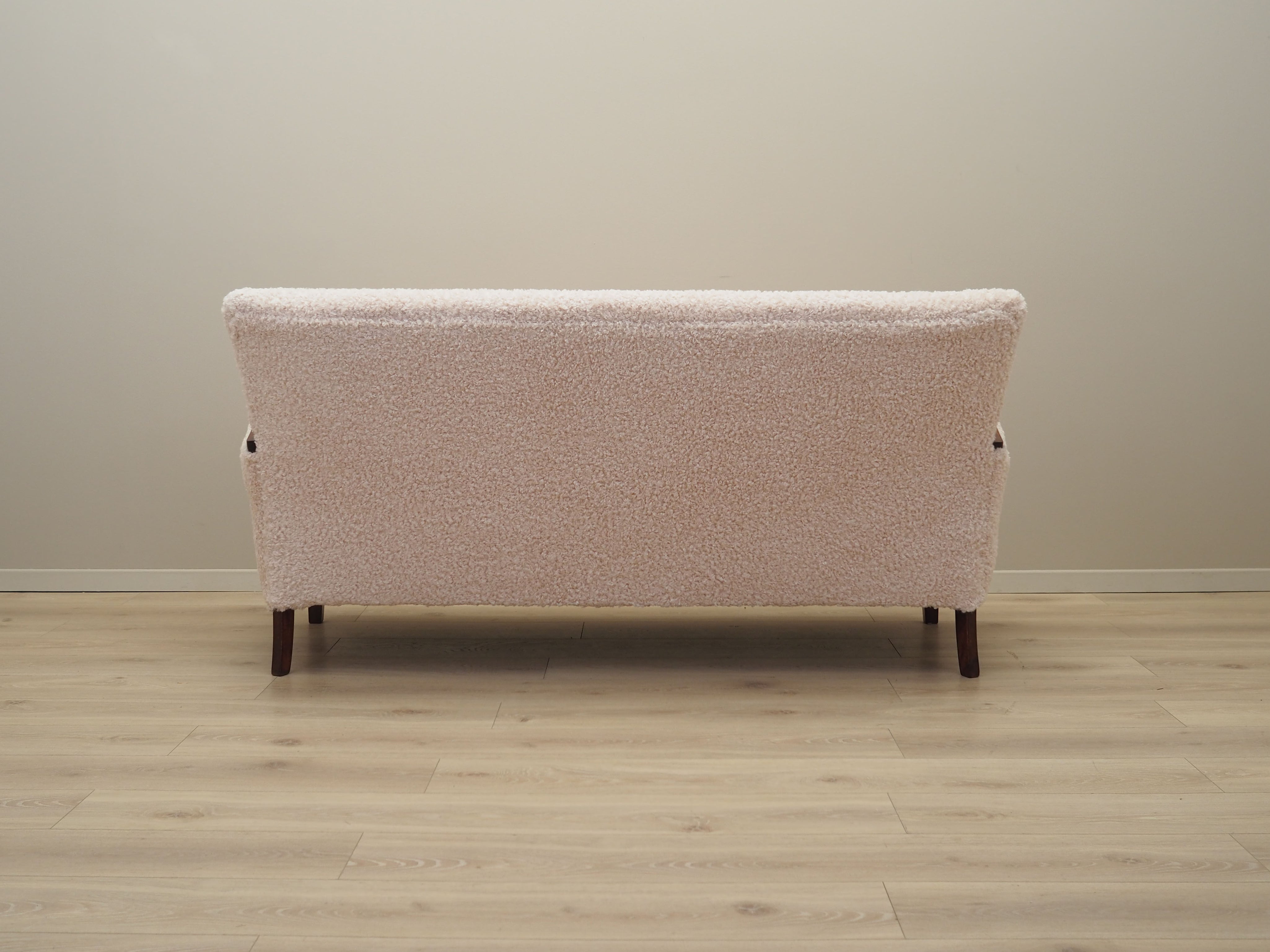 Beech_sofa,_Danish_design,_1960s,_production:_Denmark