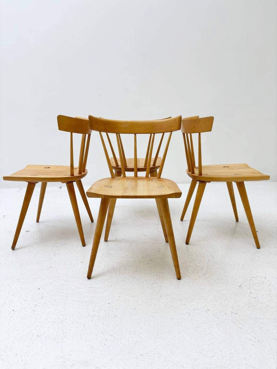 Set_of_4_Mid-Century_rung_chair_by_Paul_McCobb_Planner_Group_1920s