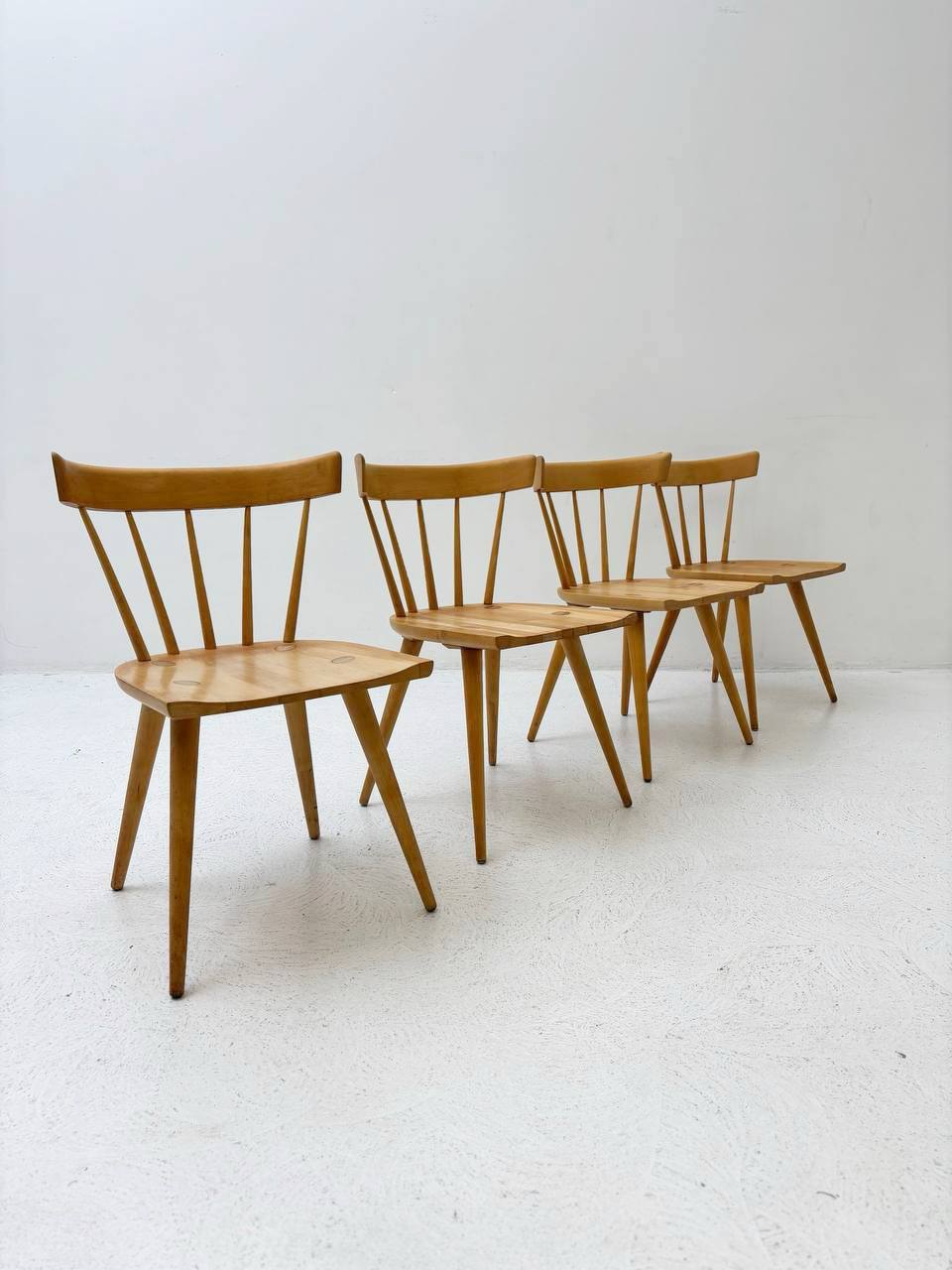 Set_of_4_Mid-Century_rung_chair_by_Paul_McCobb_Planner_Group_1920s