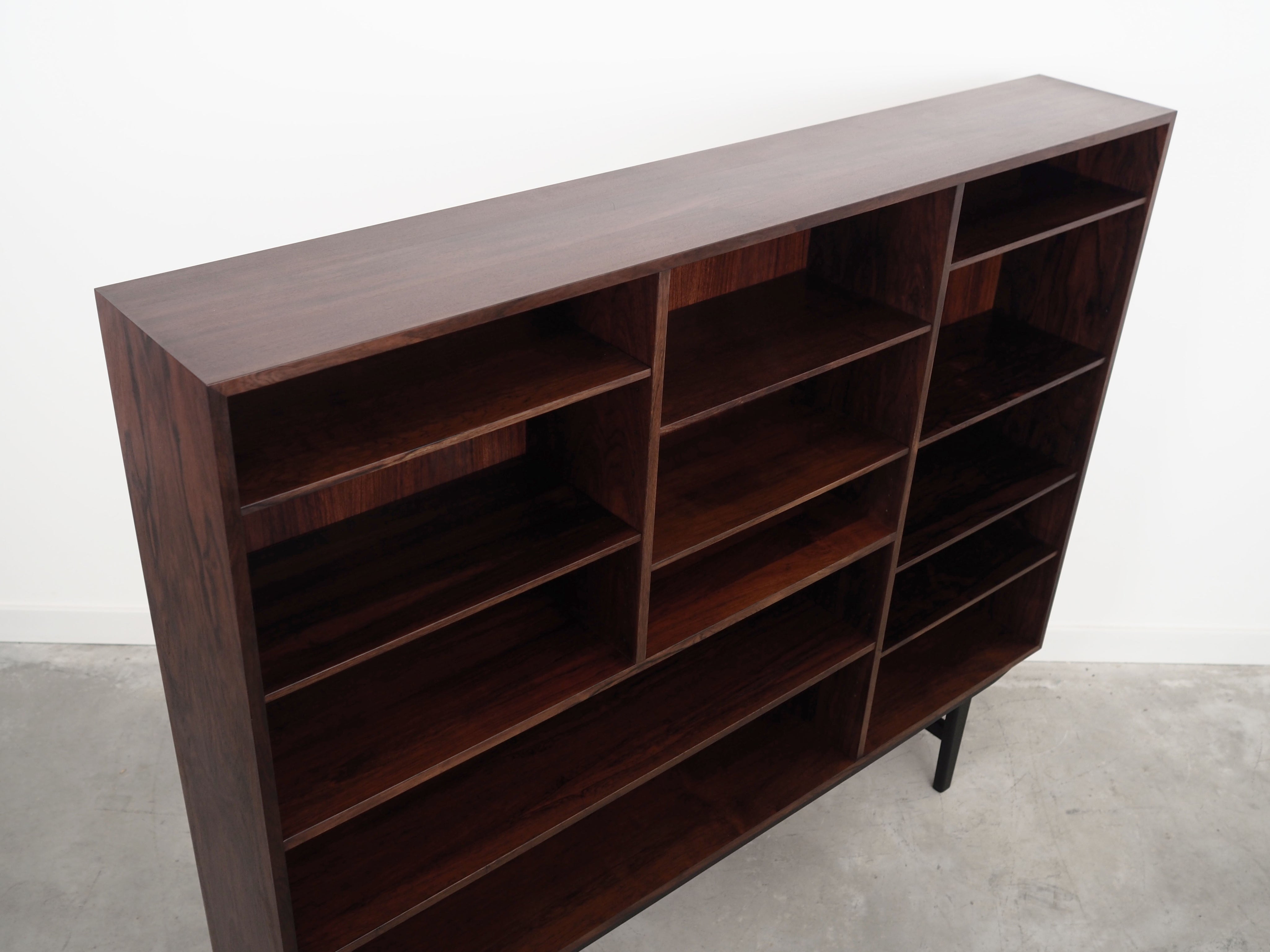 Rosewood_bookcase,_Danish_design,_1970s,_manufacturer:_Omann_Jun