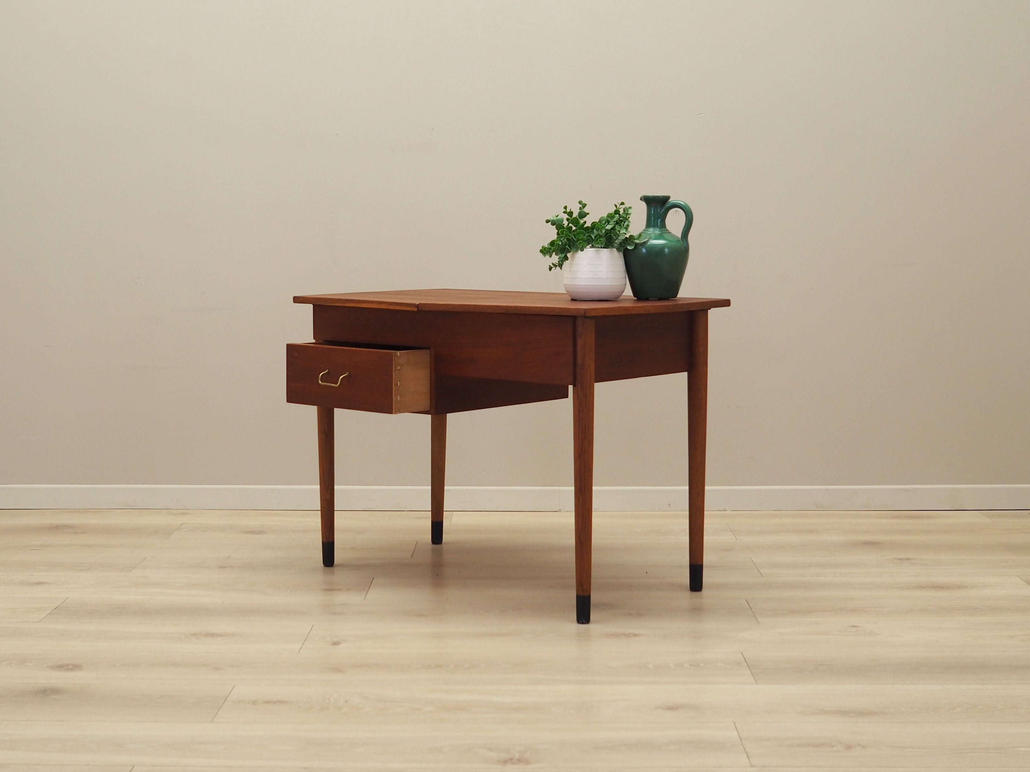 Teak_sewing_table_Danish_design_from_1960s_production_Denmark