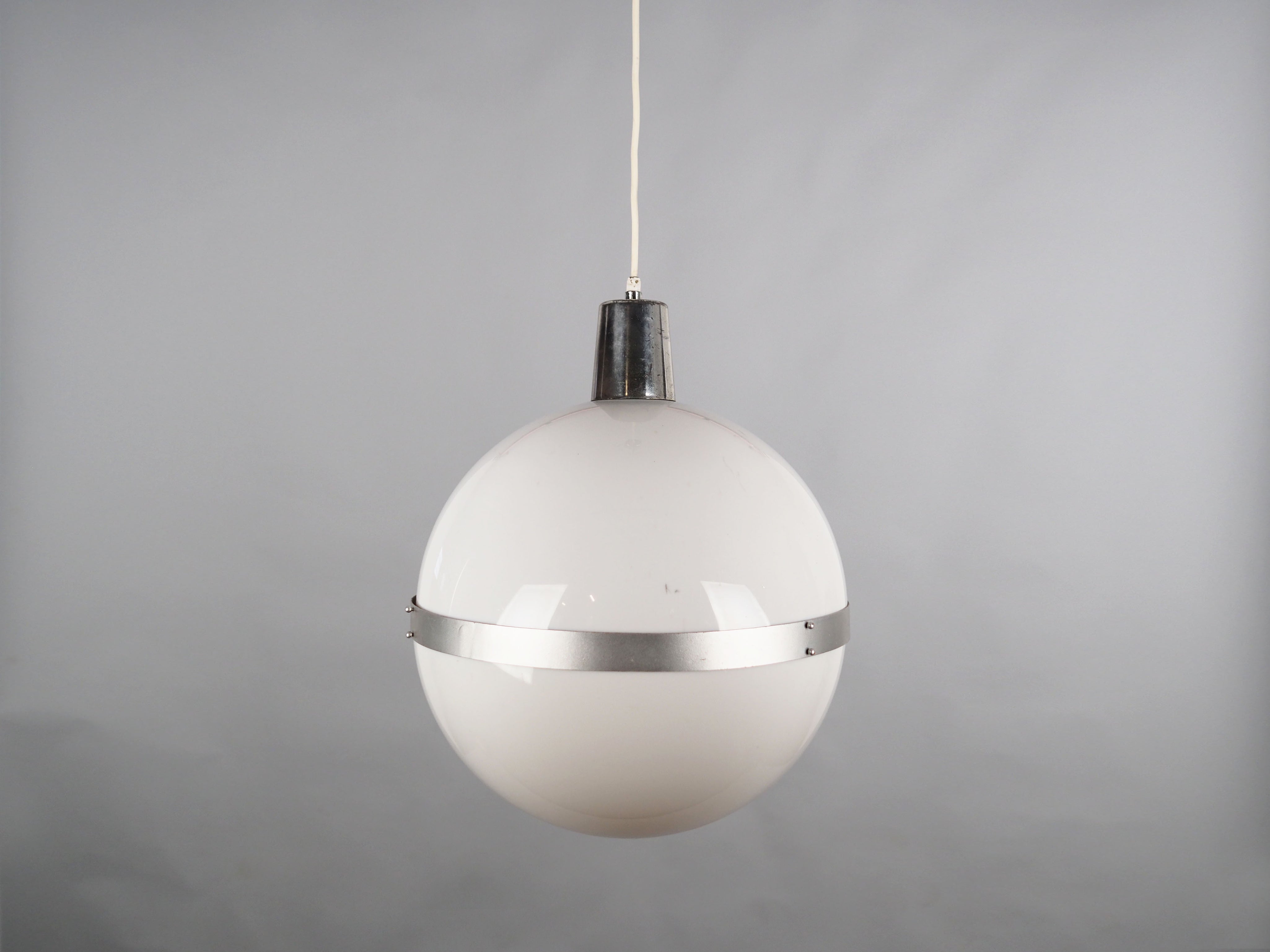 Pendant_lamp_Italian_design_from_1970s_production_Italy