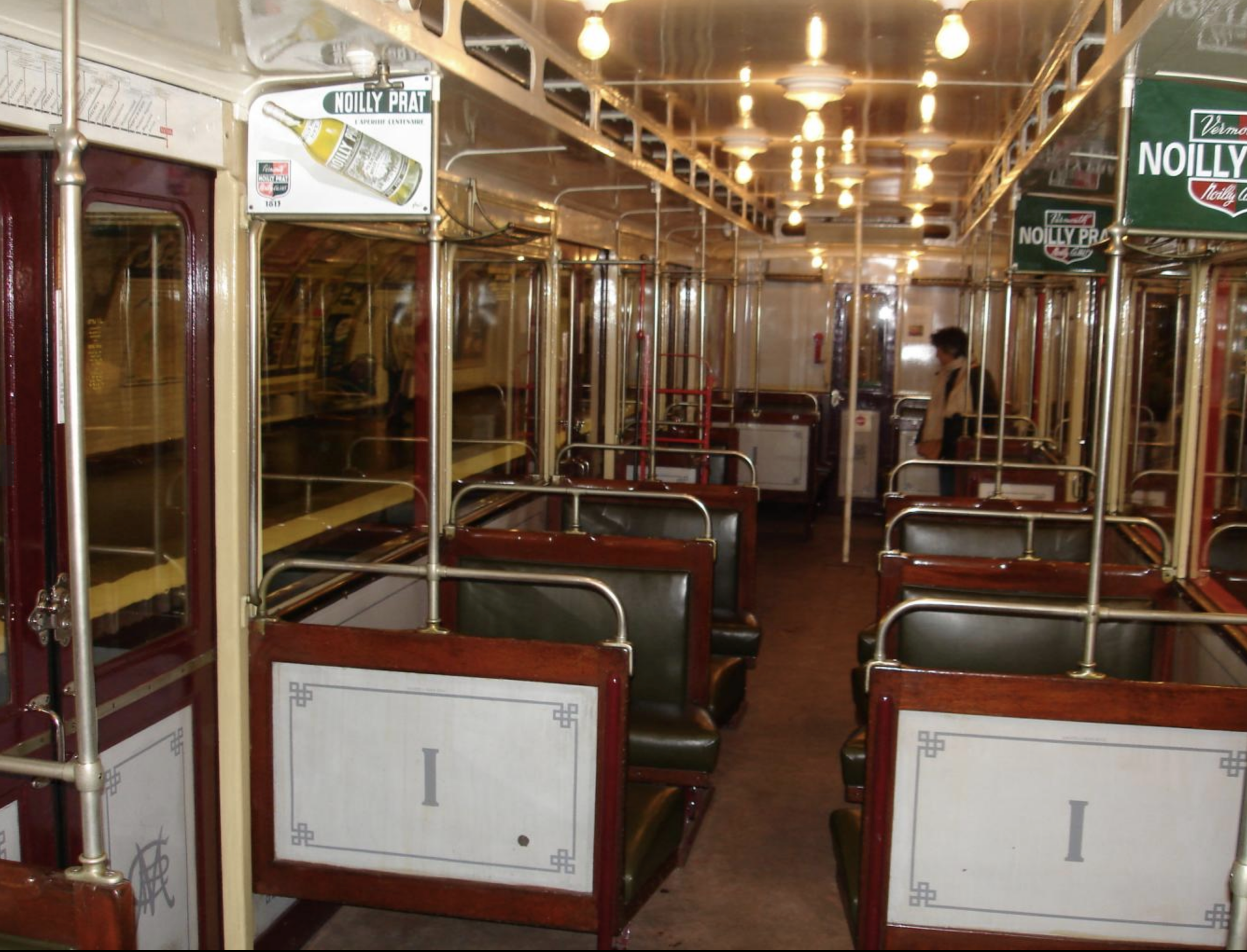 Paris_Metro_Car_Bench_c1920