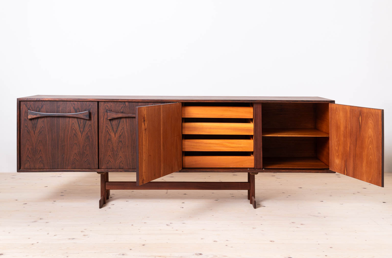 Rare_Sideboard_from_Novo_Rumo,_Brasil,_Francesco_Scapinnelli,_1960s