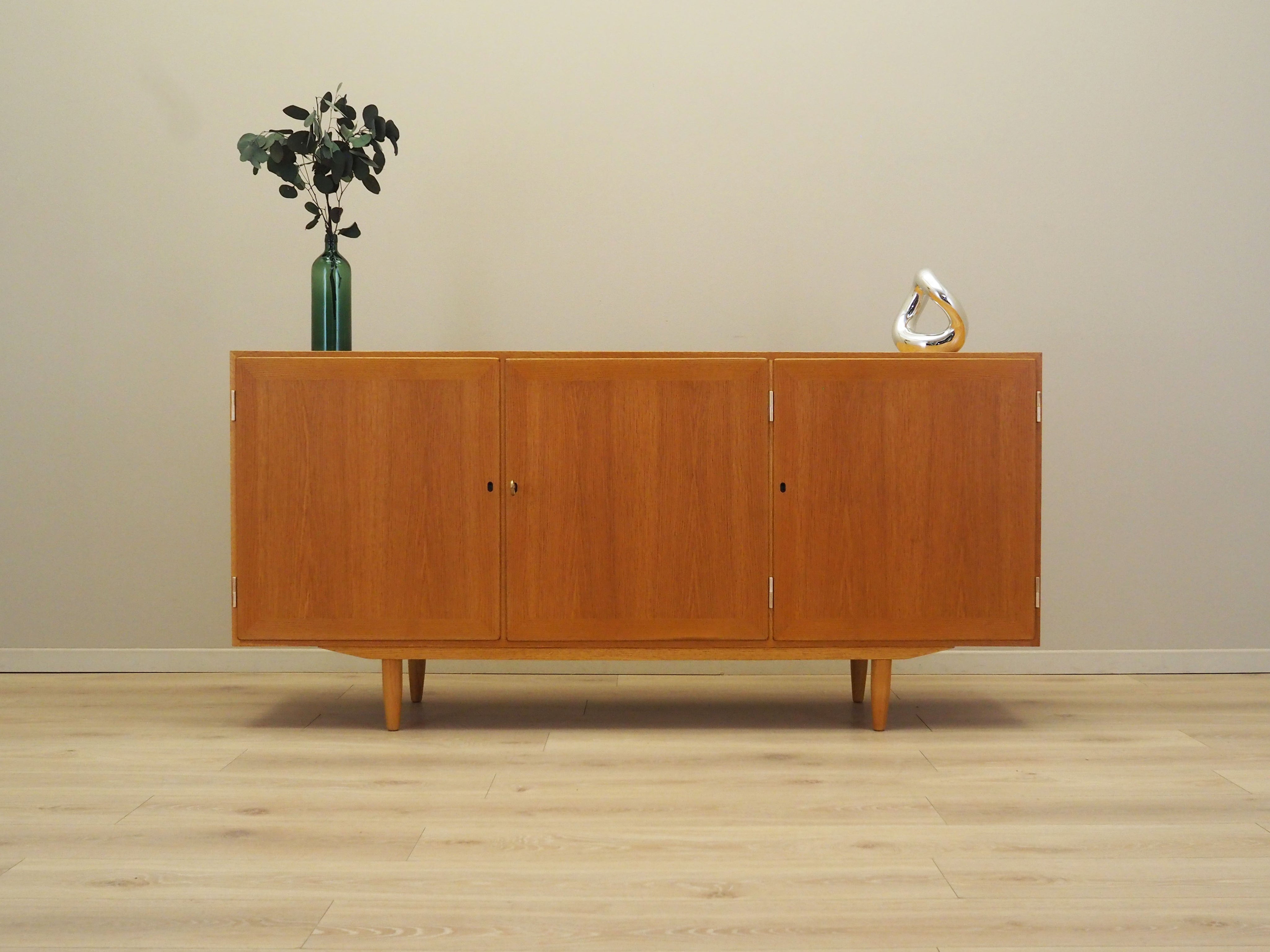 Ash_sideboard_Danish_design_1970s_designer_Carlo_Jensen_production_Hundevad