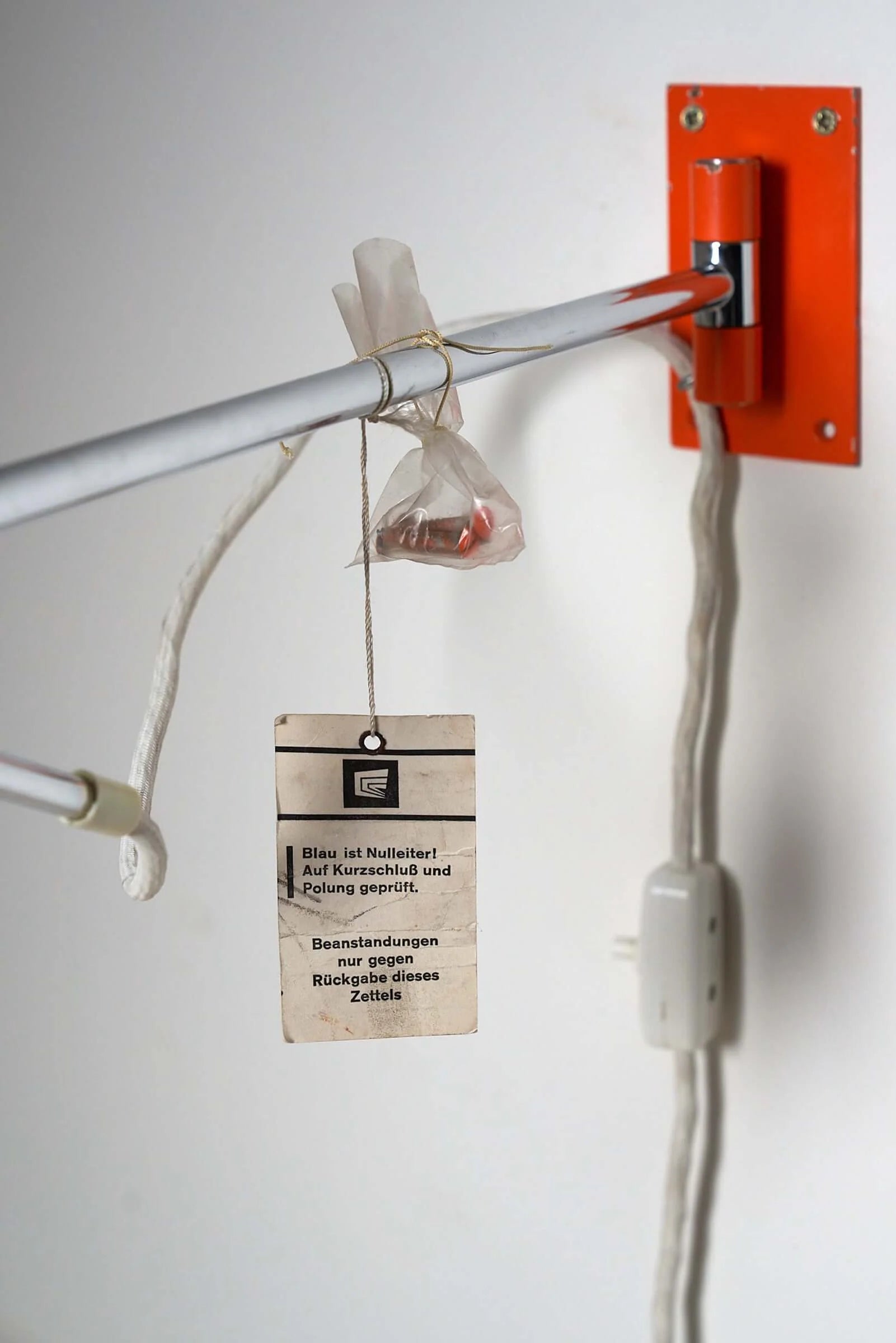 Adjustable_Wall_Lamp_with_Sphere_Cosack