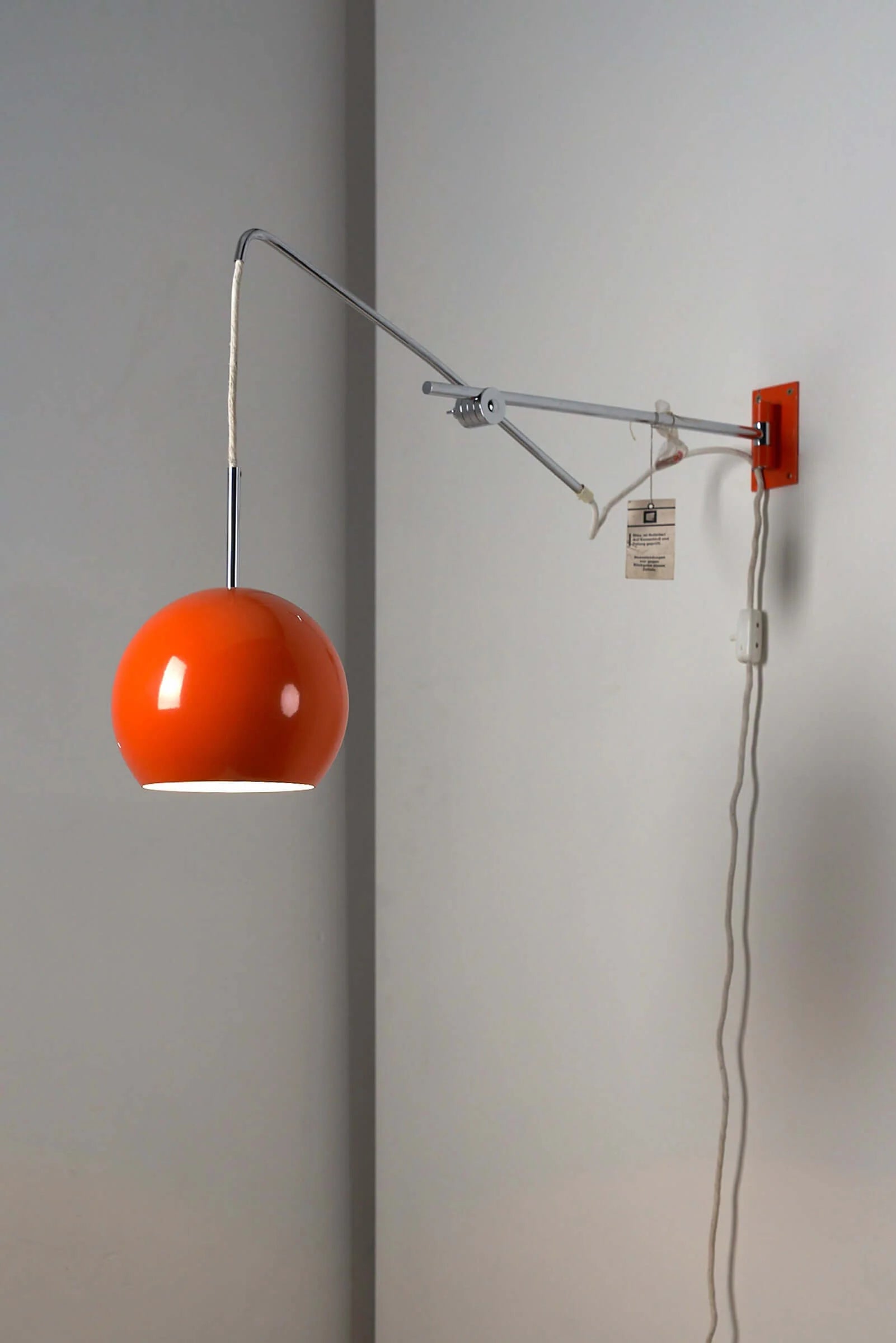 Adjustable_Wall_Lamp_with_Sphere_Cosack