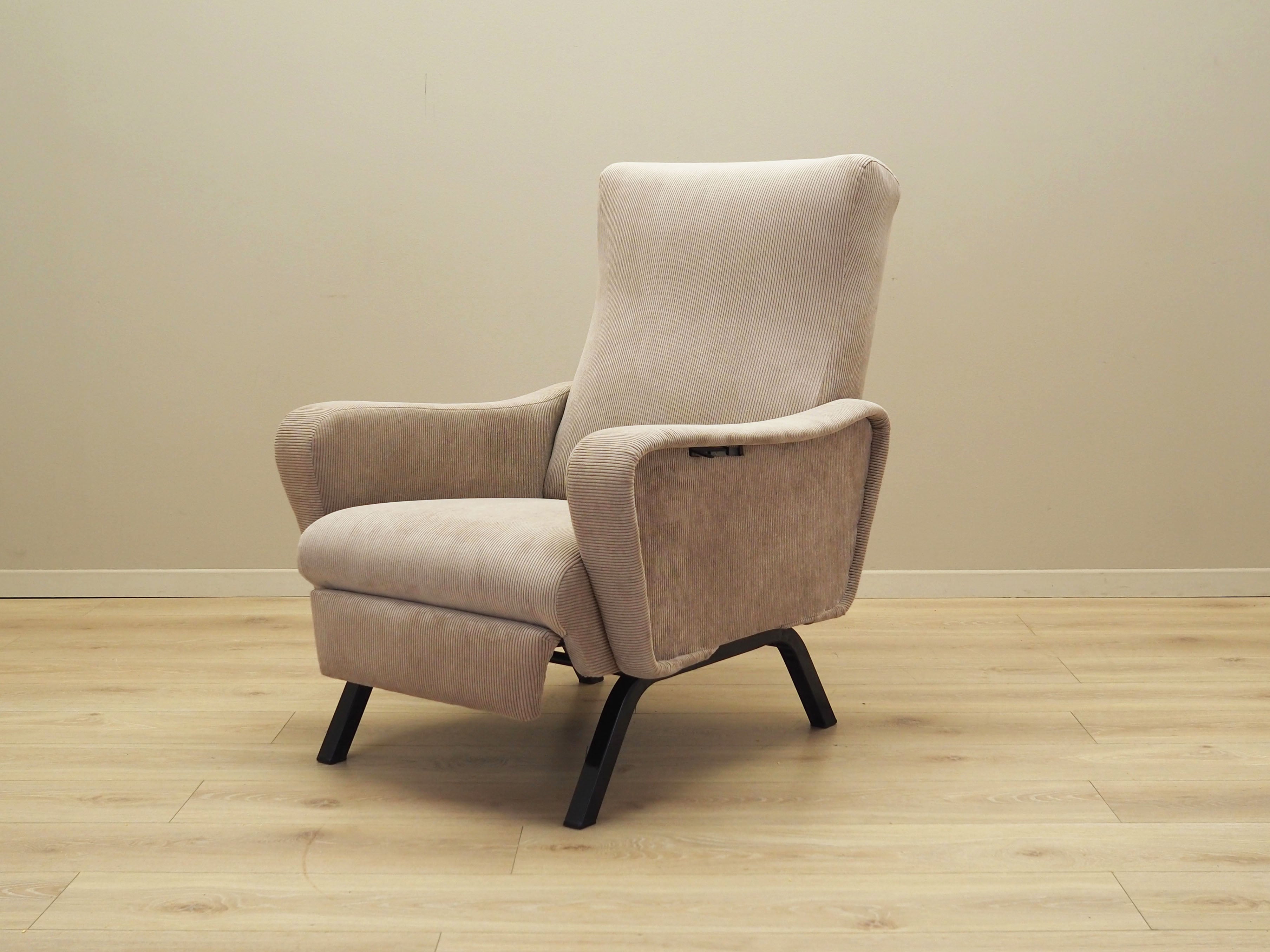 Adjustable_armchair_Italian_design_1970s_production_Italy
