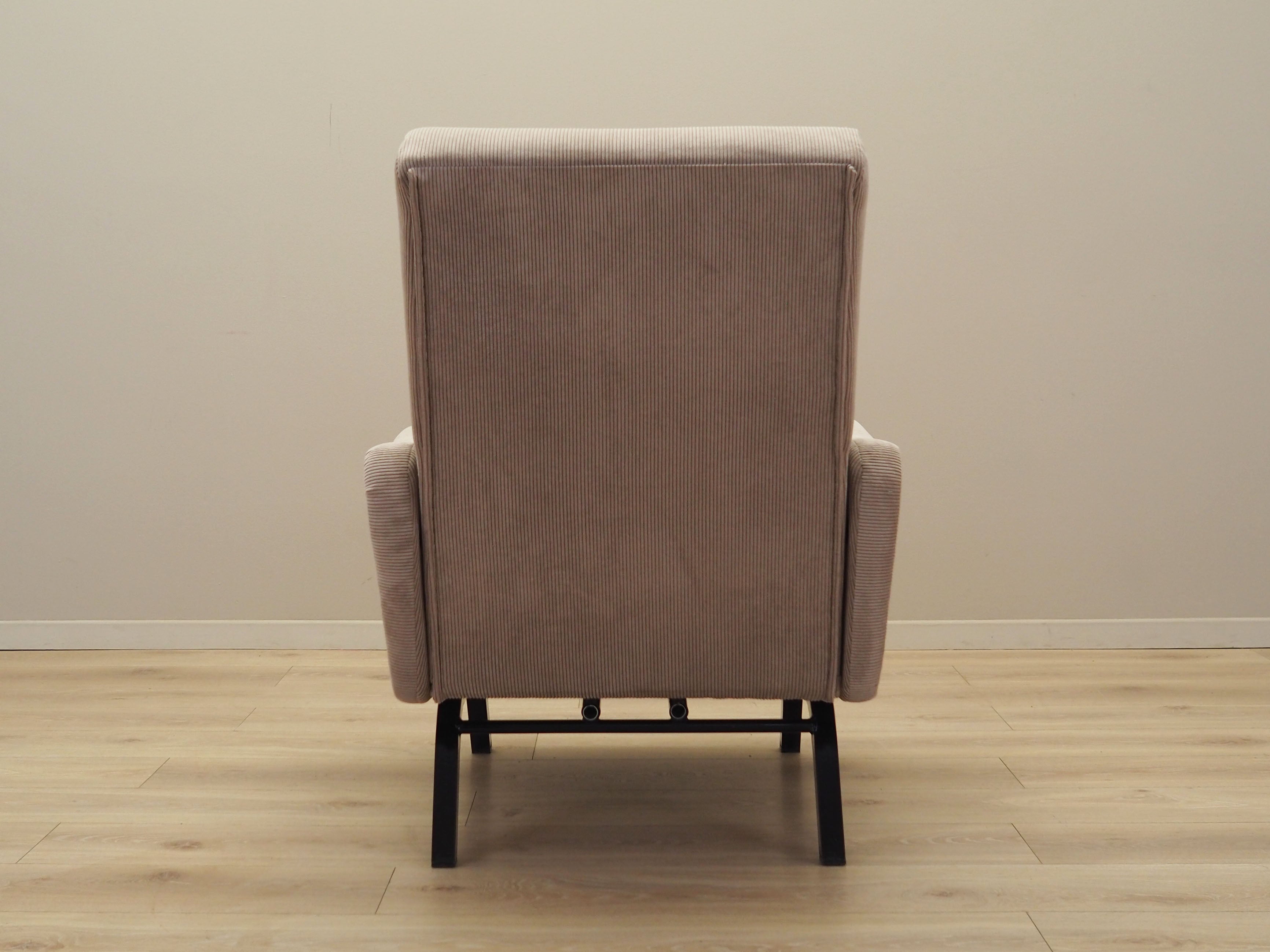 Adjustable_armchair_Italian_design_from_1970s_production_Italy
