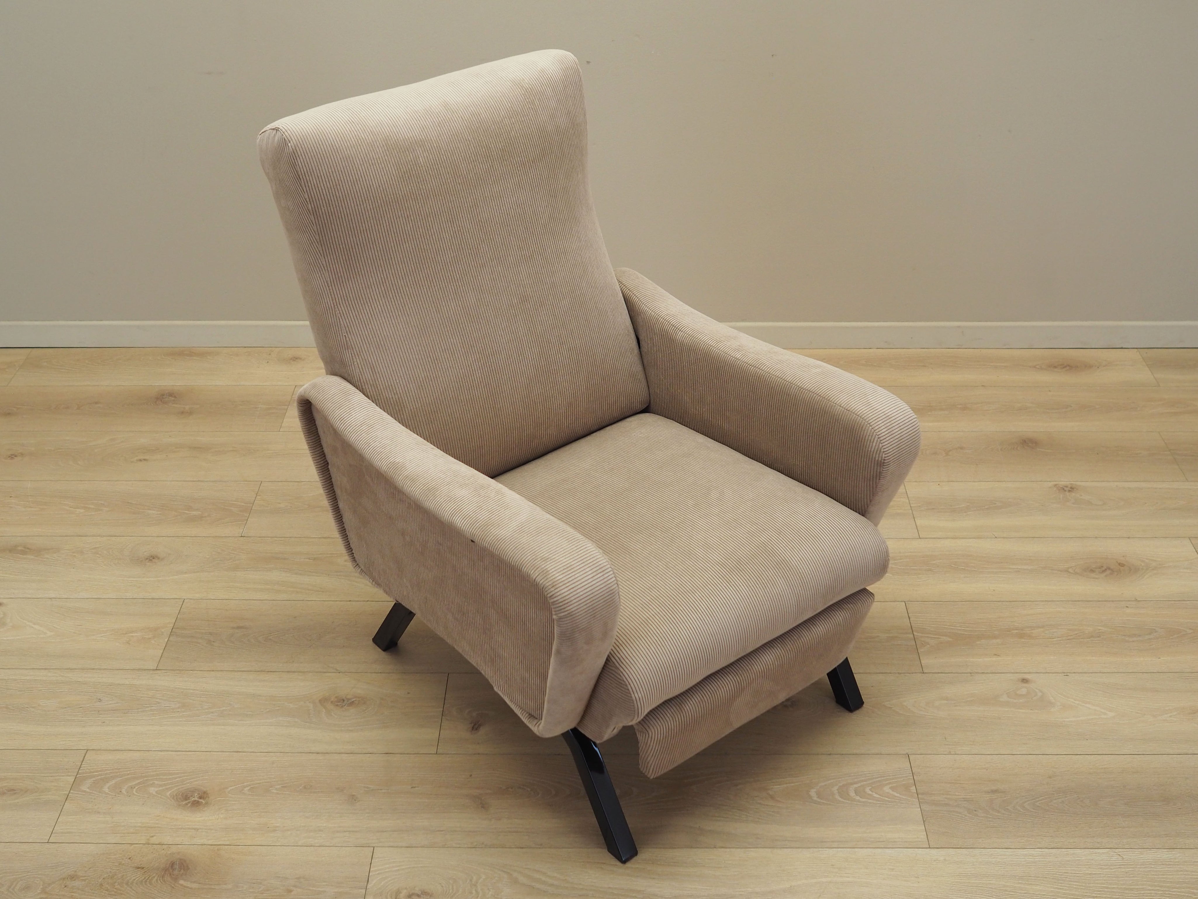 Adjustable_armchair_Italian_design_from_1970s_production_Italy