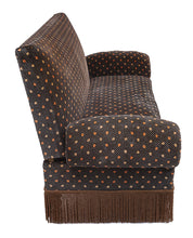 Alsatian_sofa_in_moir_silk_velvet