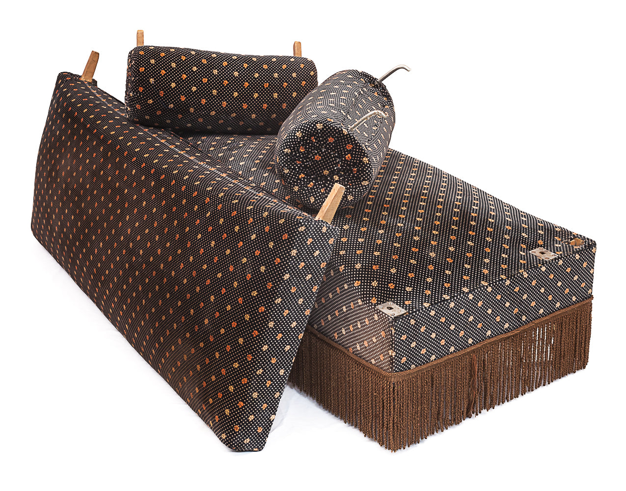 Alsatian_sofa_in_moir_silk_velvet