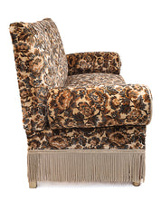 Alsatian_sofa_in_silk_velvet