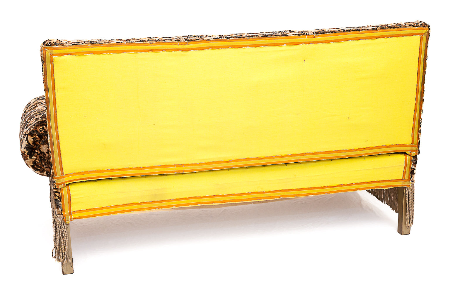 Alsatian_sofa_in_silk_velvet