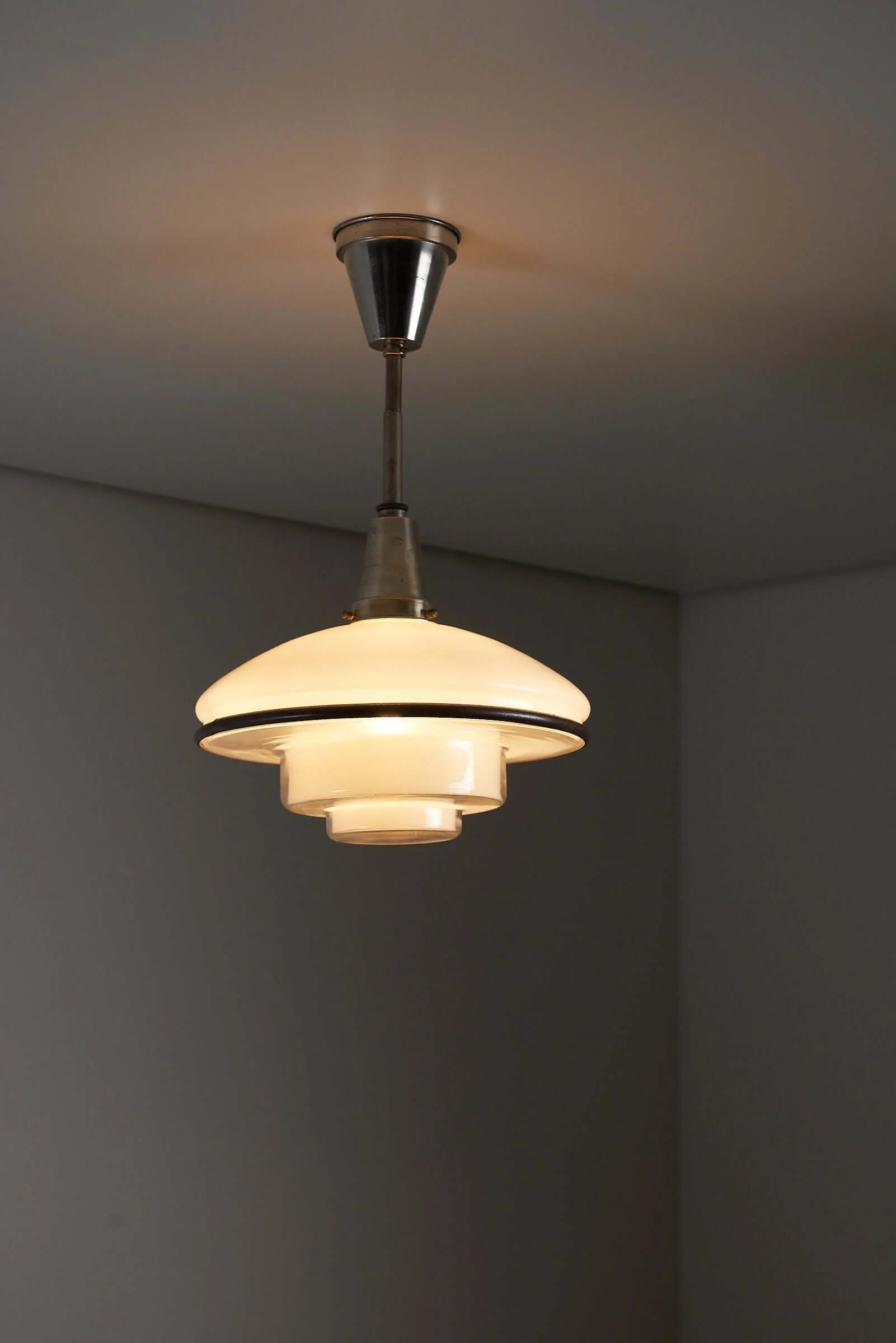 Art_Deco_Pendant_by_Otto_Mueller_P5_Megaphos