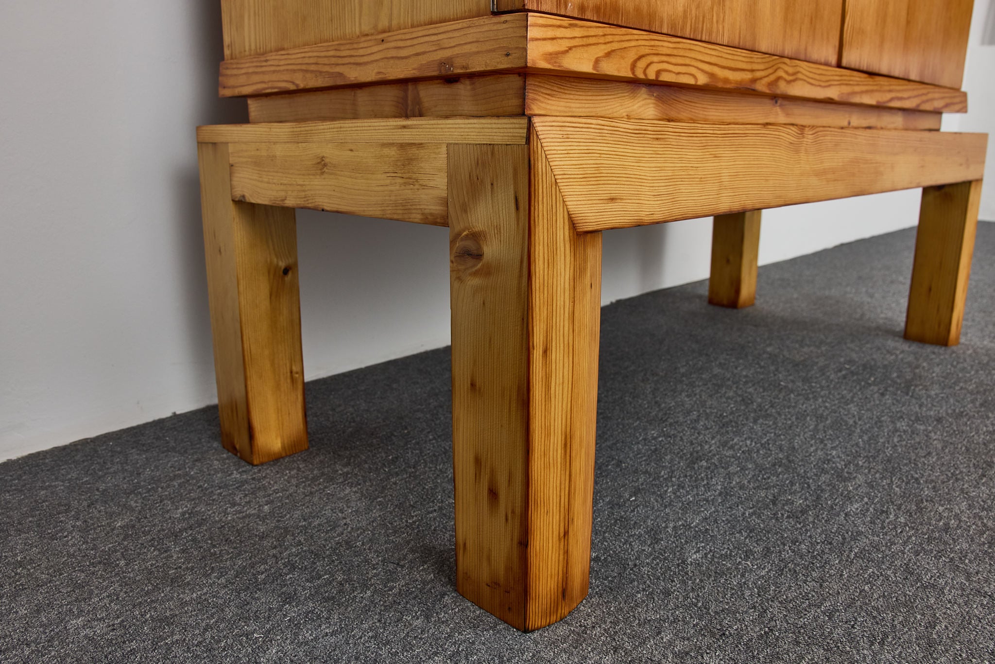 Art_deco_period_Larch_Cabinet-Cupboard_by_Rudolf_Lorenz_for_LORENZ_M_bel_1928