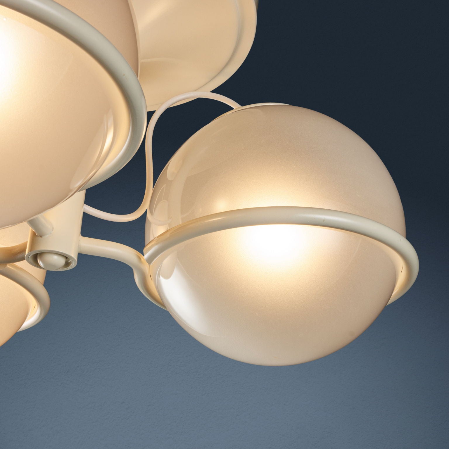 Arteluce_2042_3_Lamp_by_G._Sarfatti_Aluminium_Glass_1950s