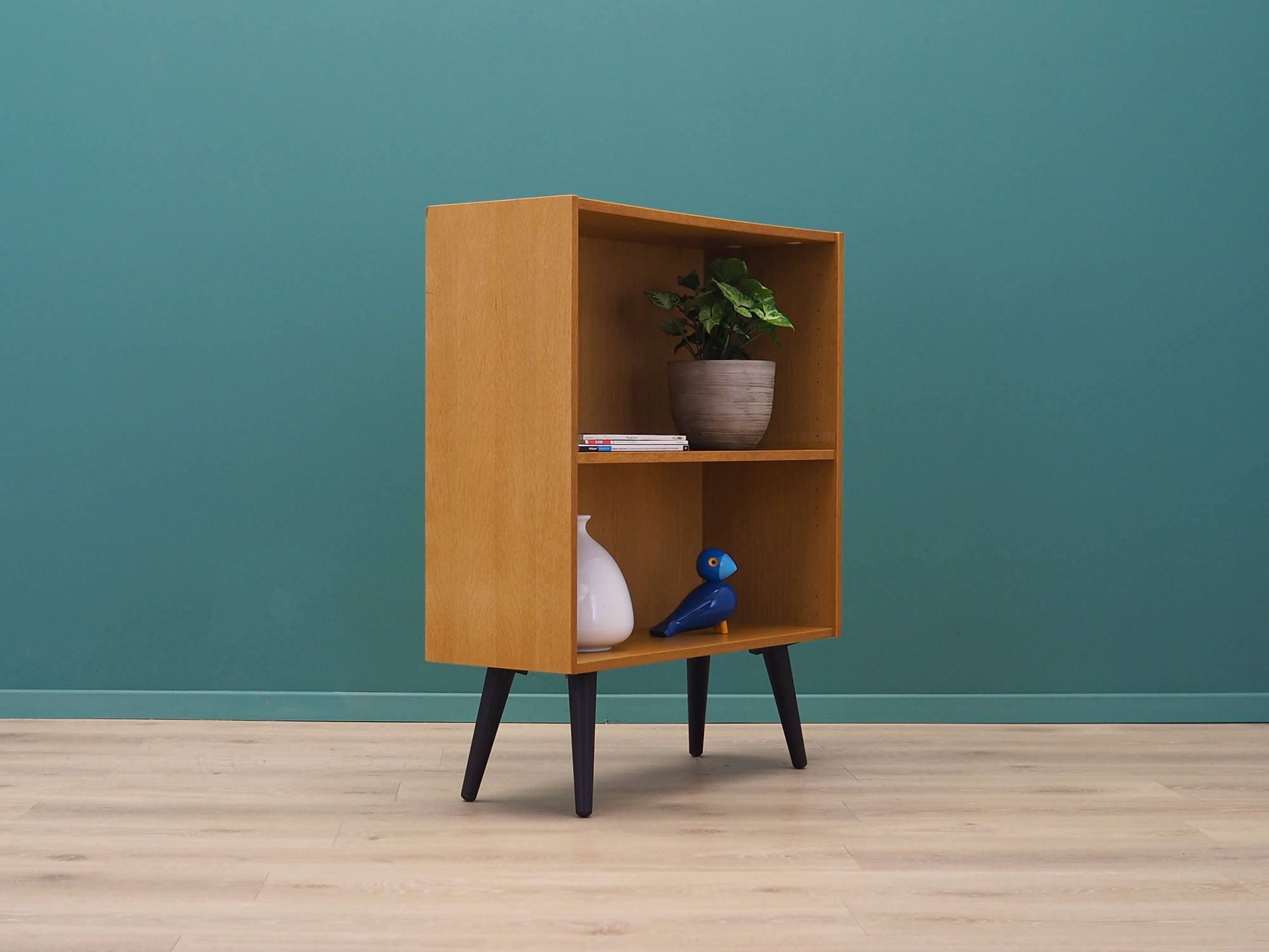 Ash_bookcase_Danish_design_1970s_manufacturer_Domino_M_bel