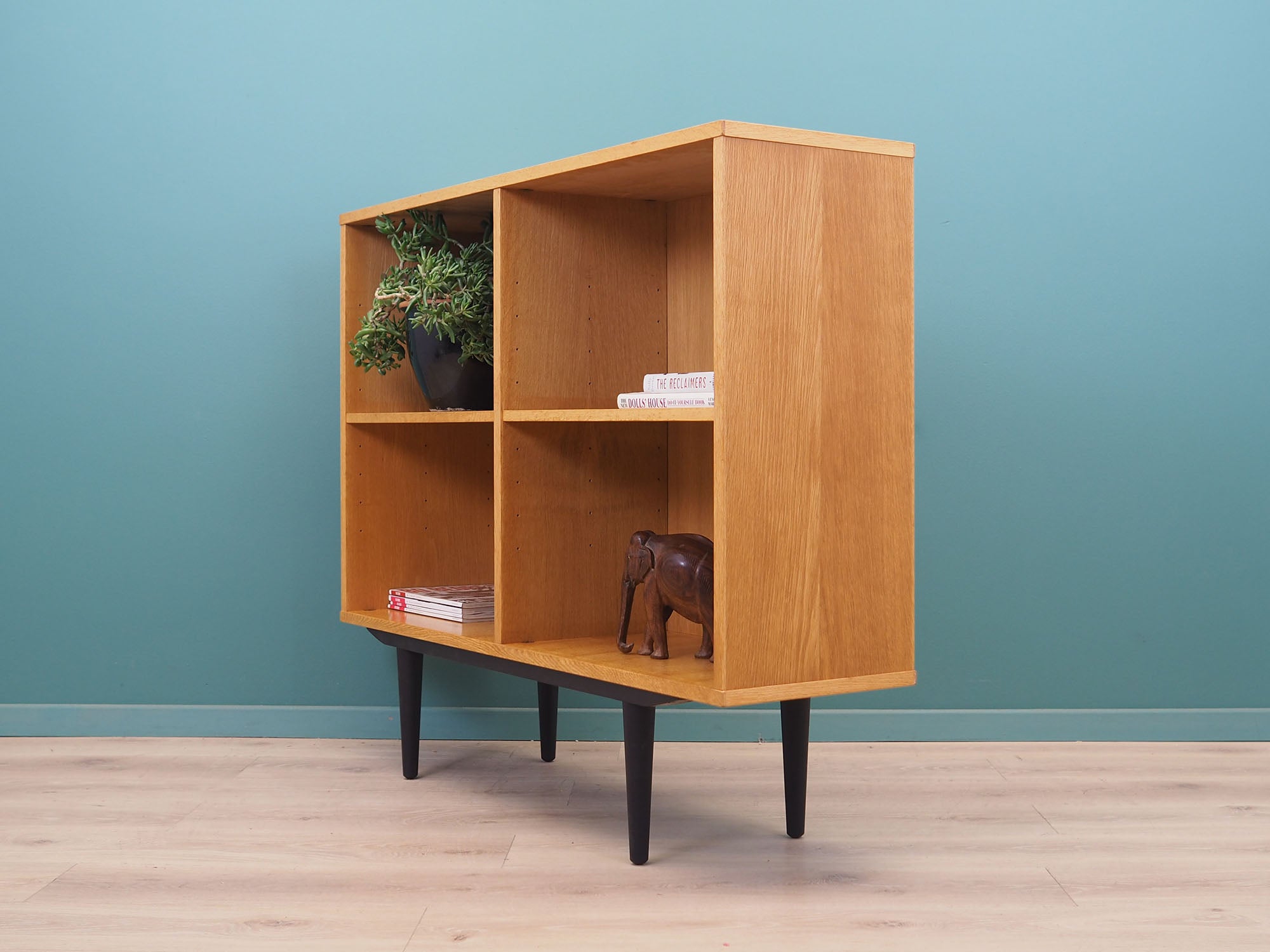 Ash_bookcase_in_Danish_design_1970s