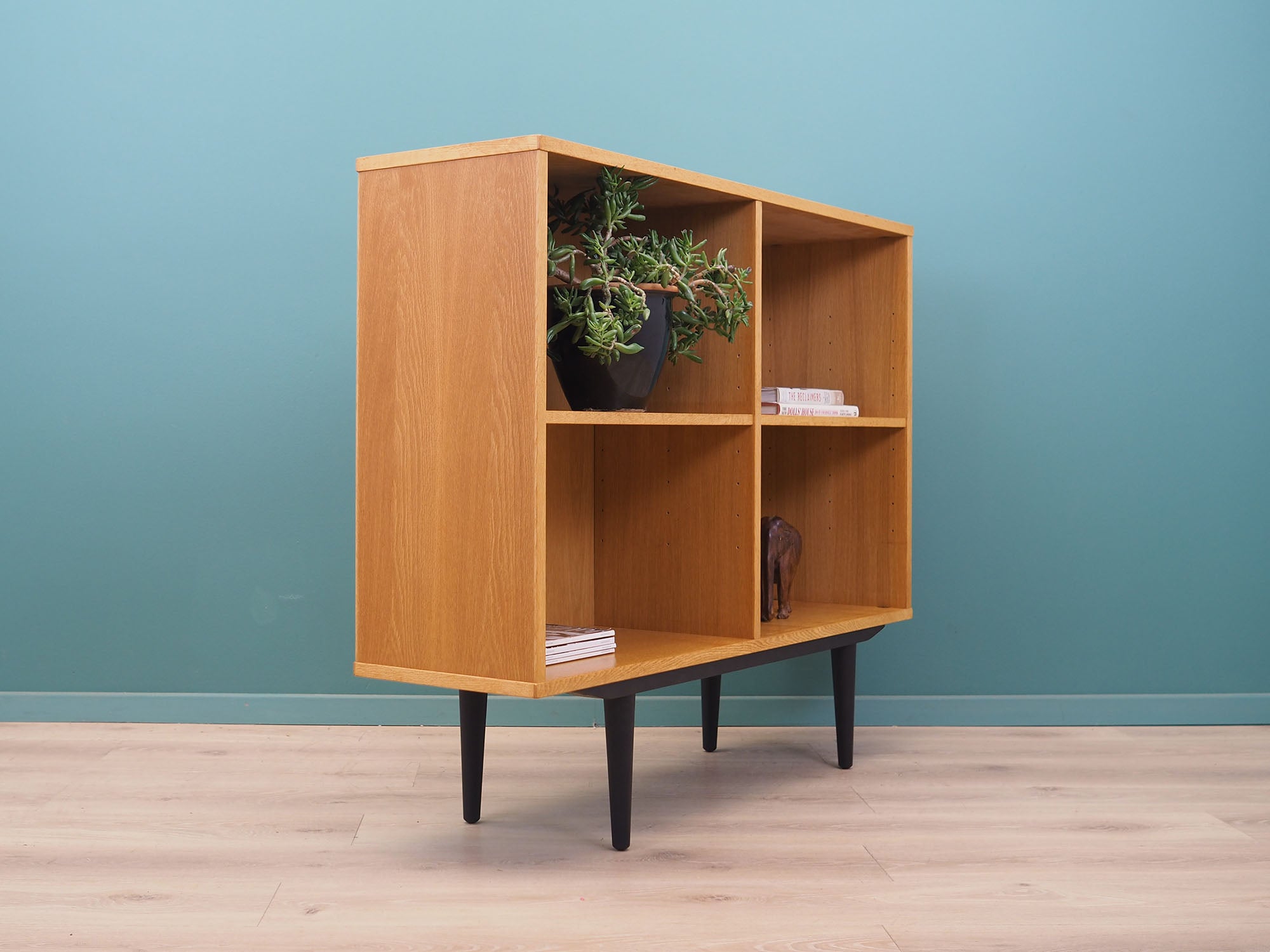 Ash_bookcase_in_Danish_design_1970s
