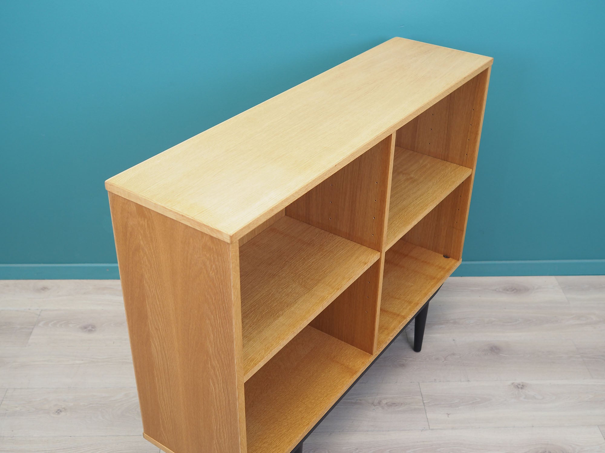 Ash_bookcase_in_Danish_design_1970s