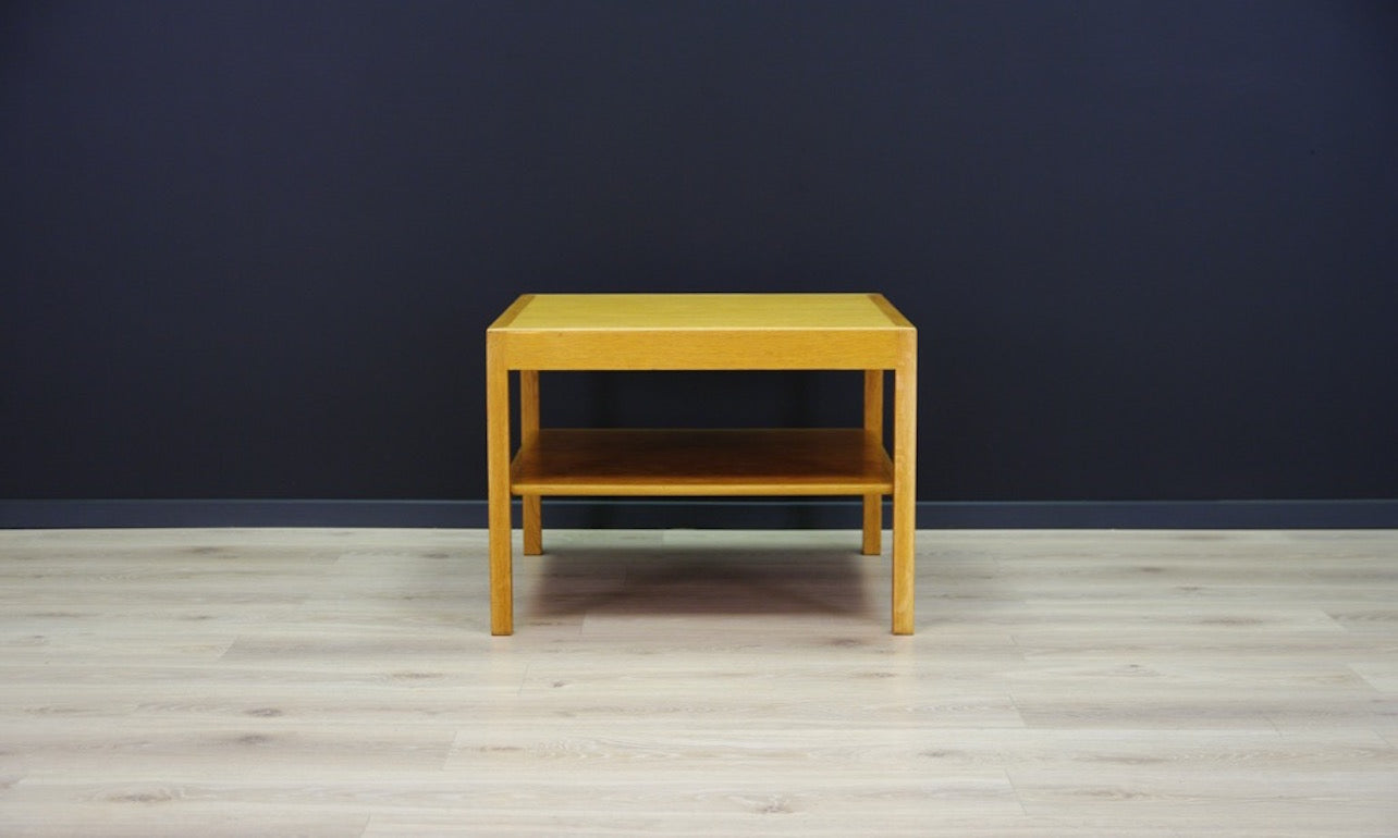 Ash_coffee_table_Danish_design_1960s_designer_Hans_J._Wagner_manufacturer_Andreas_Tuck