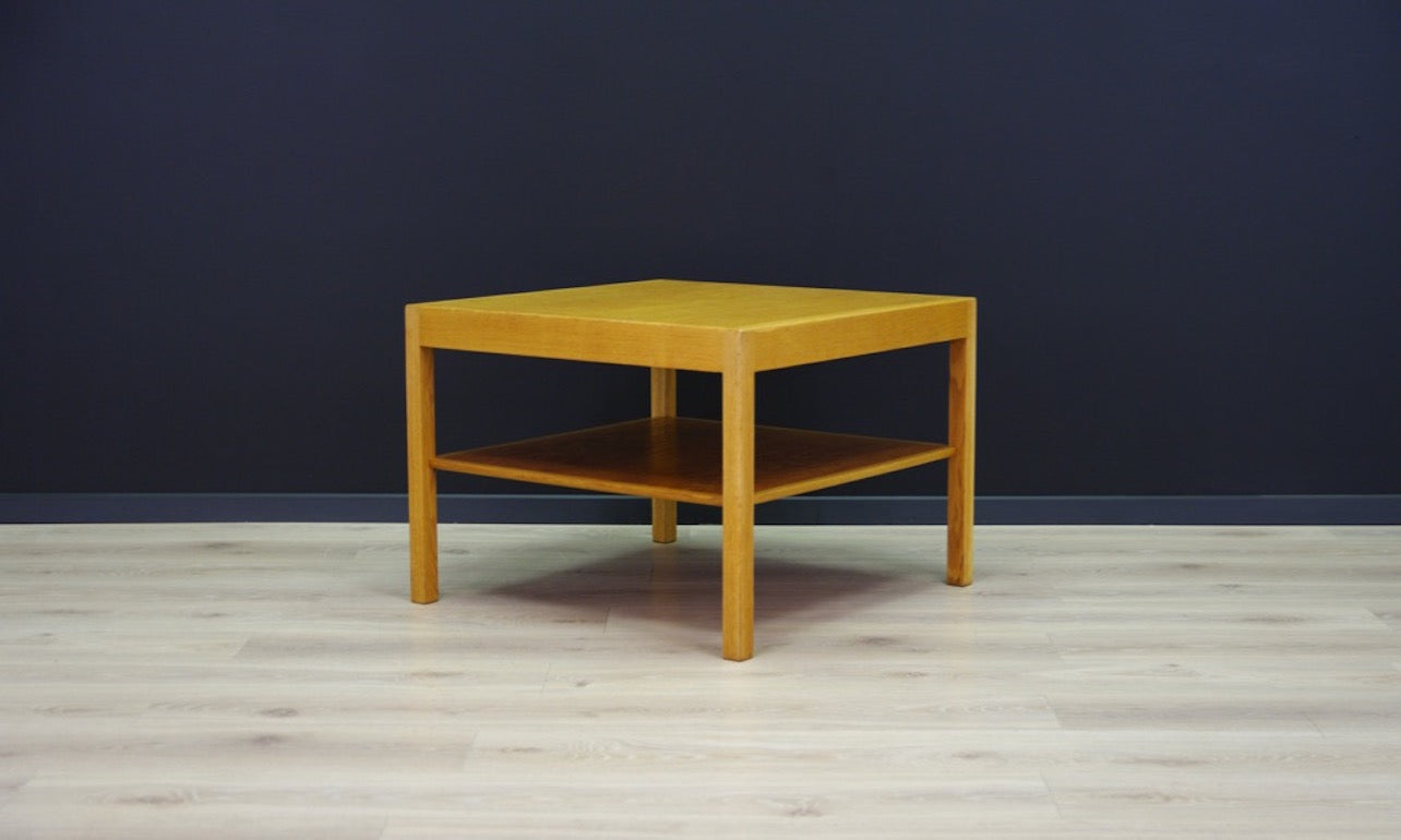 Ash_coffee_table_Danish_design_1960s_designer_Hans_J._Wagner_manufacturer_Andreas_Tuck