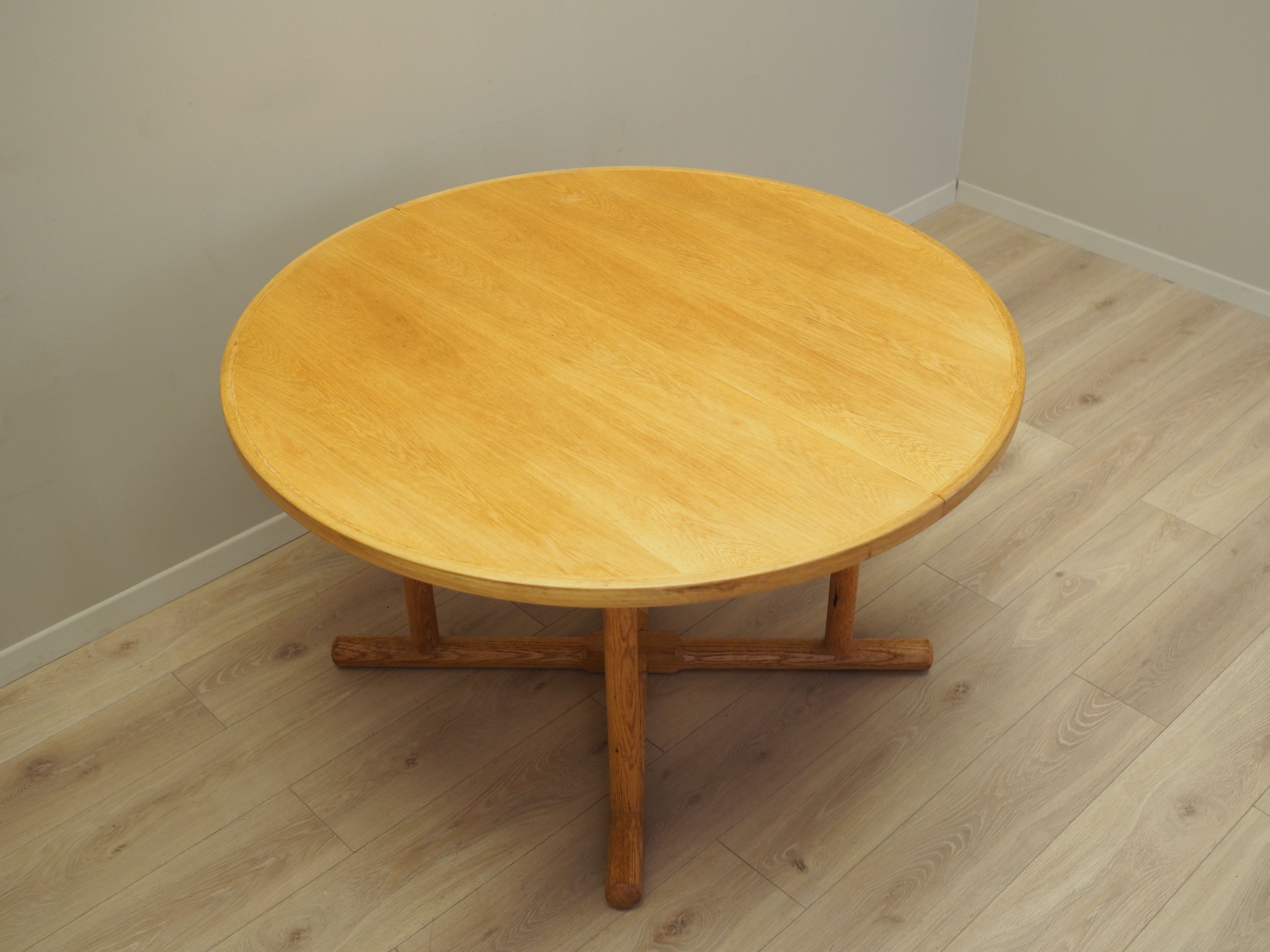 Ash_round_table_Danish_design_1960s_production_Denmark
