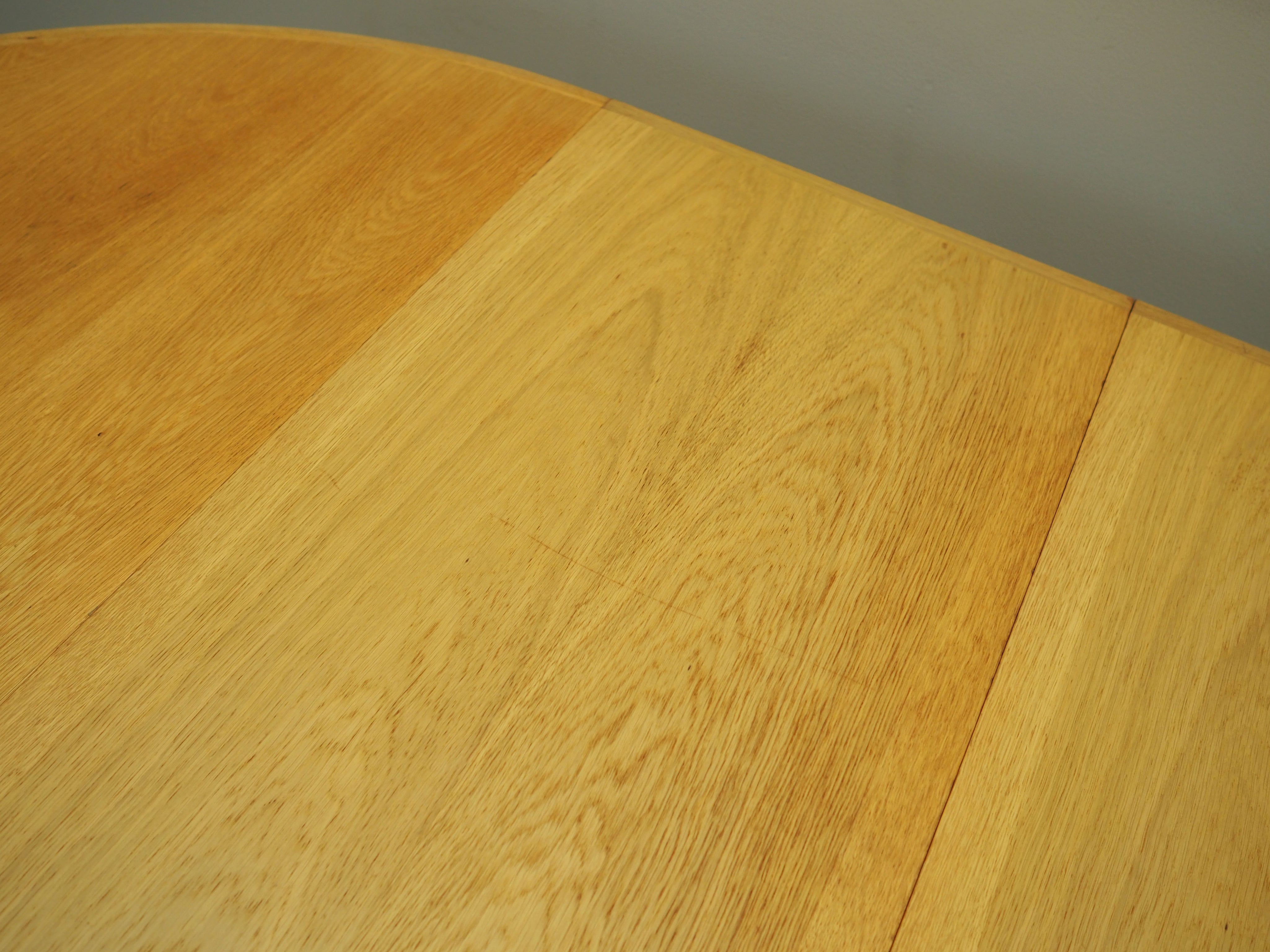 Ash_round_table_Danish_design_1960s_production_Denmark