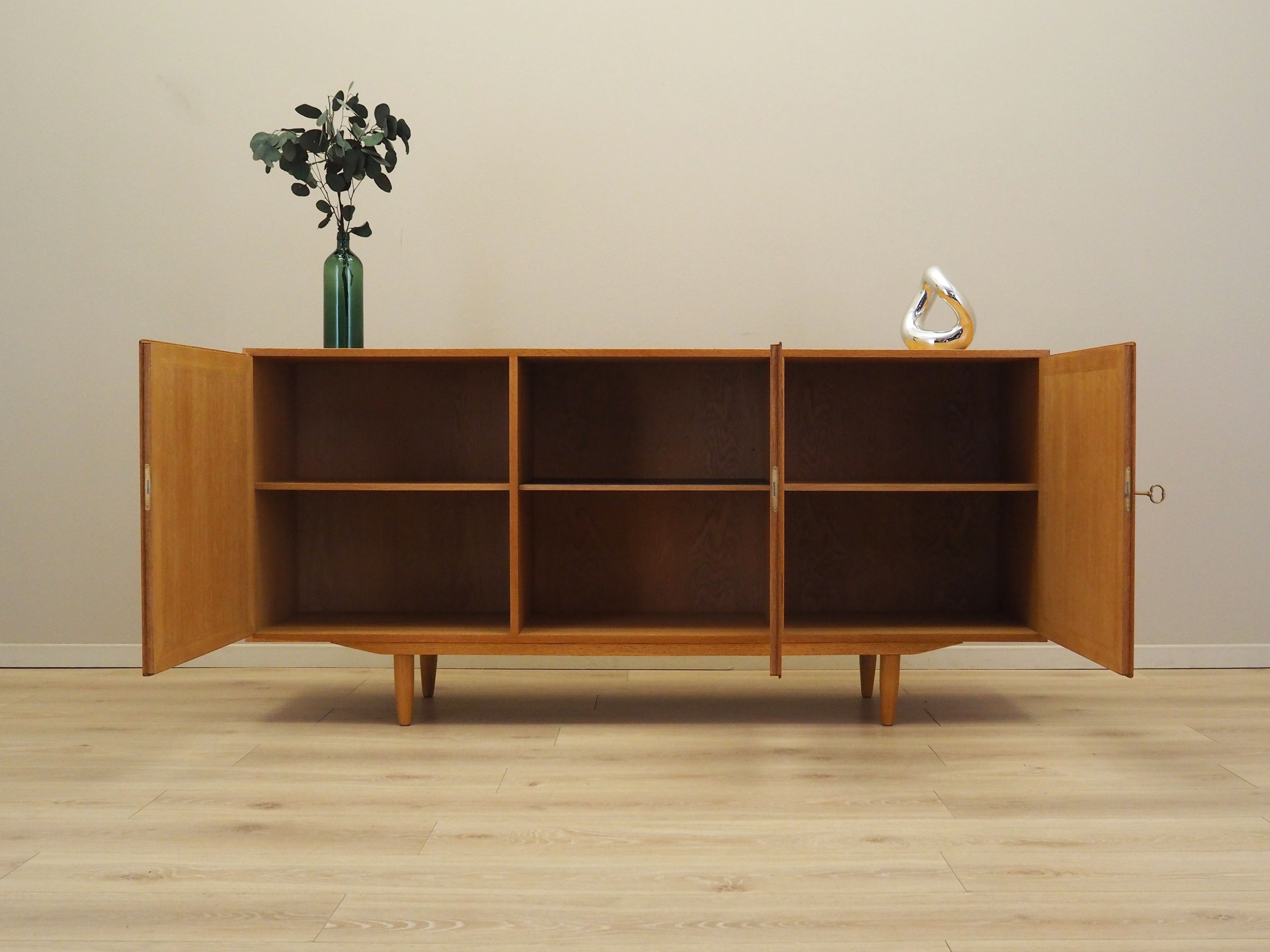 Ash_sideboard_Danish_design_1970s_designer_Carlo_Jensen_production_Hundevad