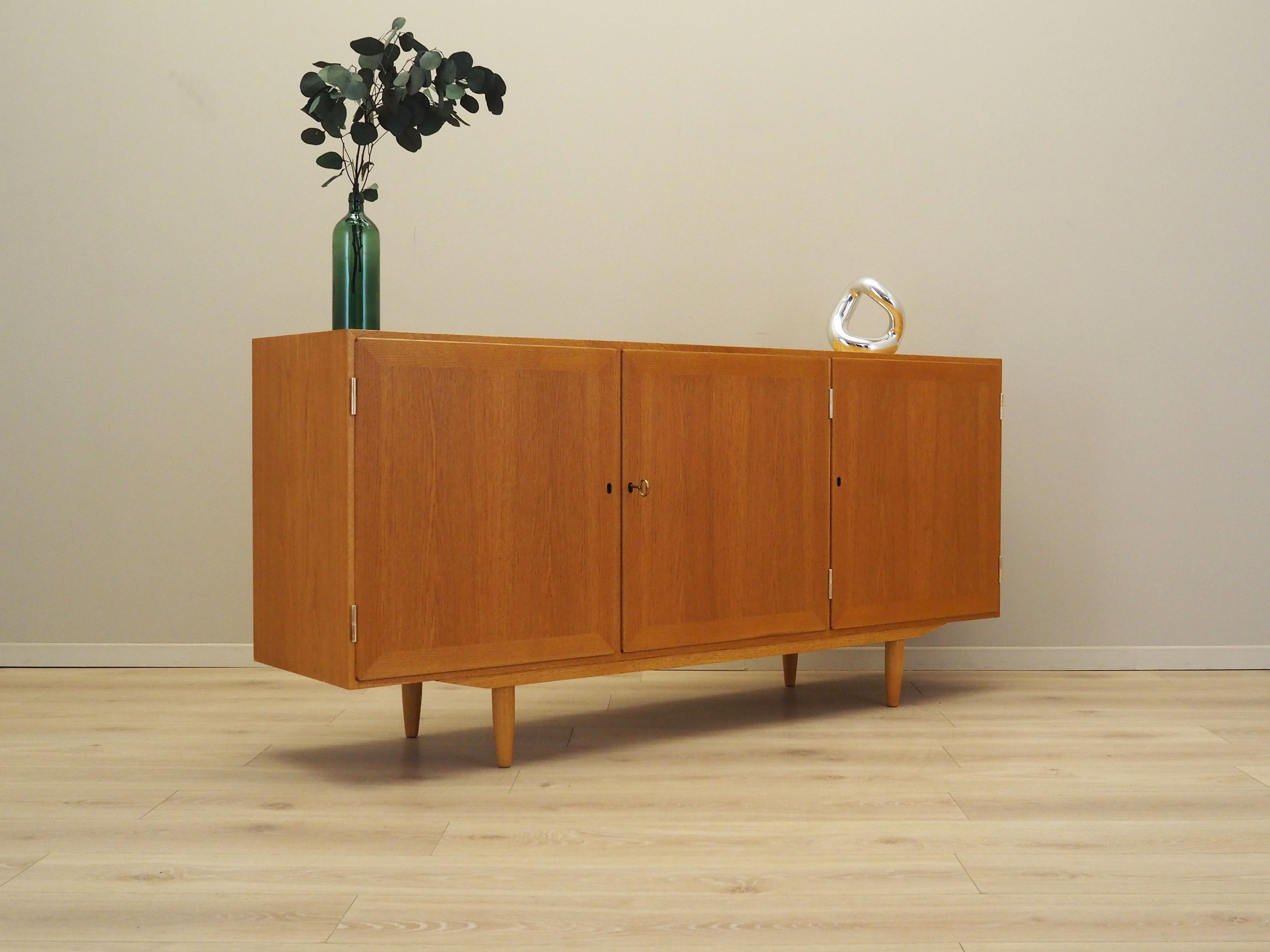Ash_sideboard_Danish_design_1970s_designer_Carlo_Jensen_production_Hundevad