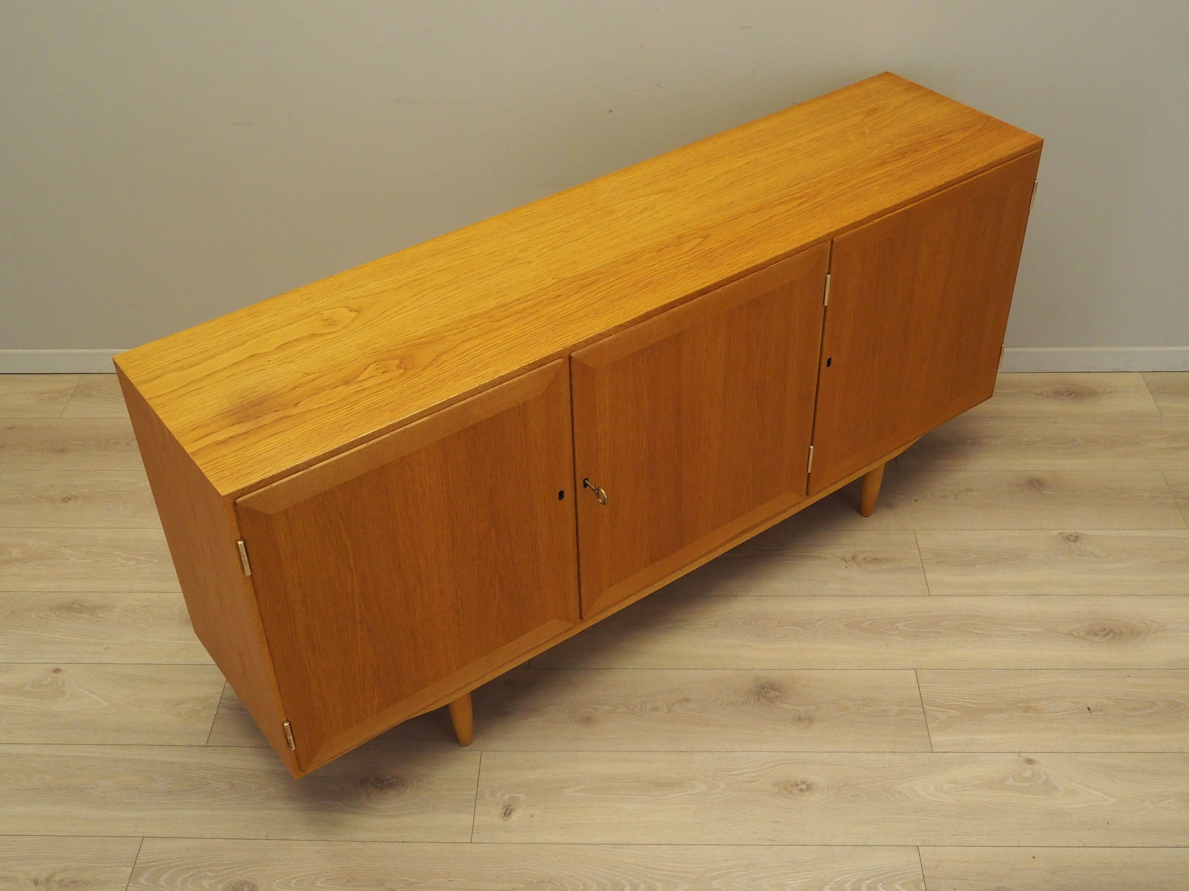 Ash_sideboard_Danish_design_1970s_designer_Carlo_Jensen_production_Hundevad