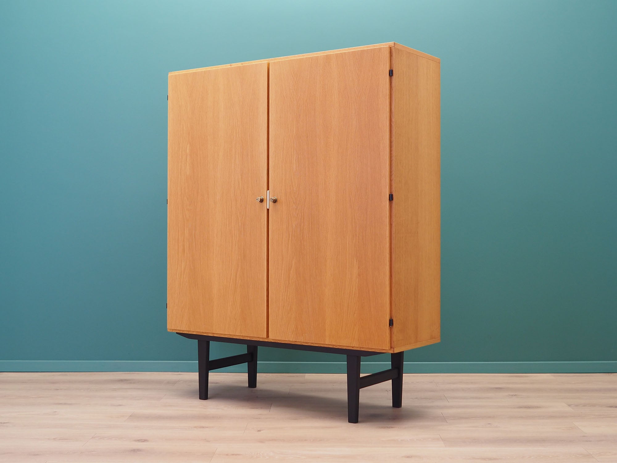 Ash_wardrobe_Danish_design_1970s_production_Denmark