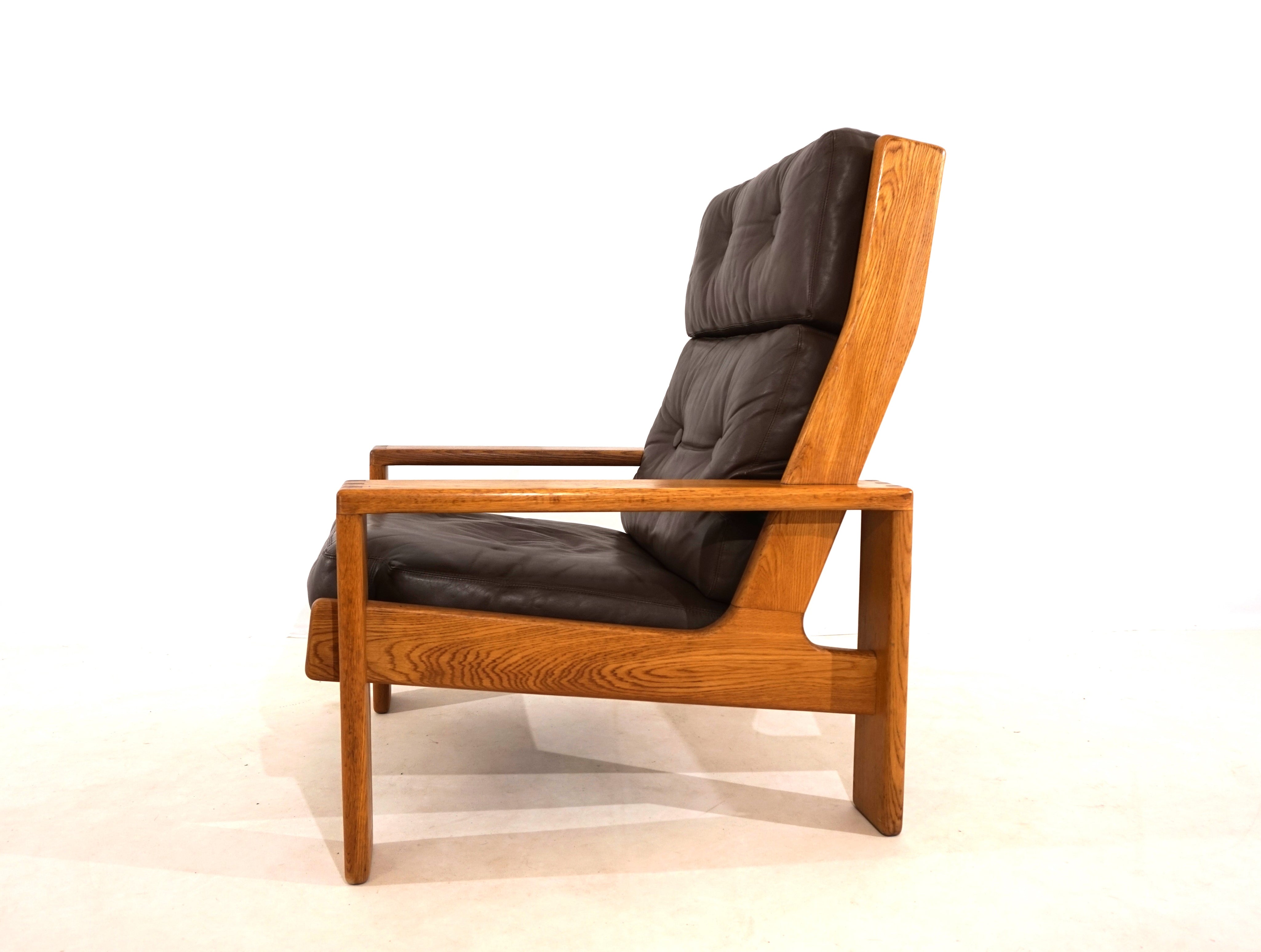 Asko_Bonanza_brown_high-back_leather_armchair