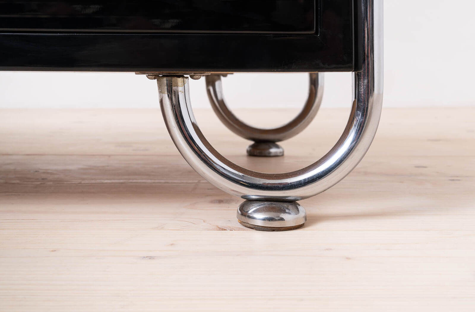 Bauhaus_Dressing_Table_Czechoslovakia_1940s