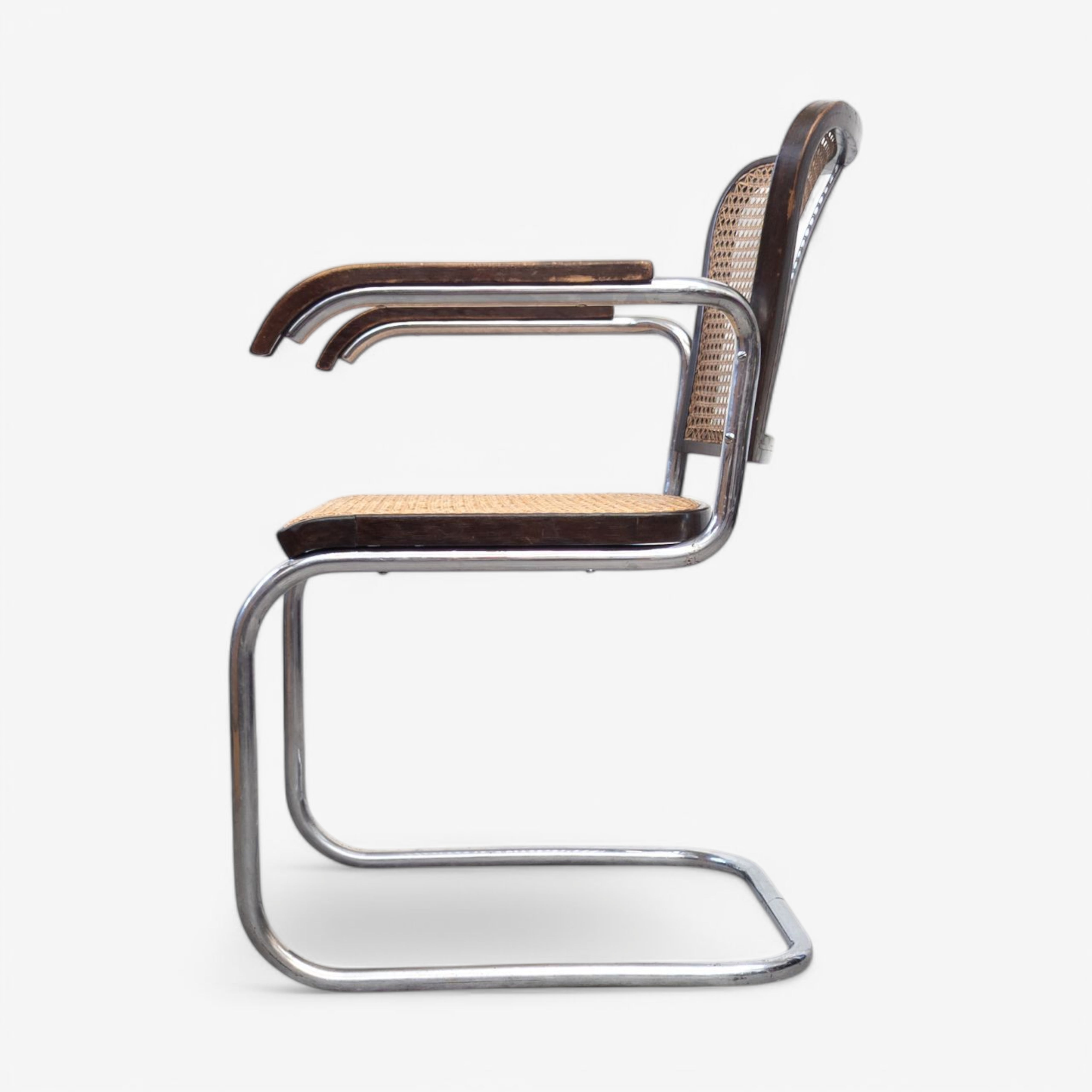Bauhaus_tubular_steel_armchair_K_17_by_Robert_Slez_k_1930s