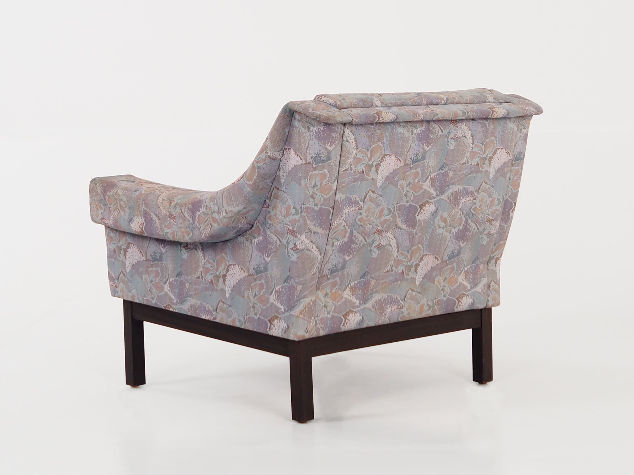 Beech_armchair_in_Danish_design_1960s