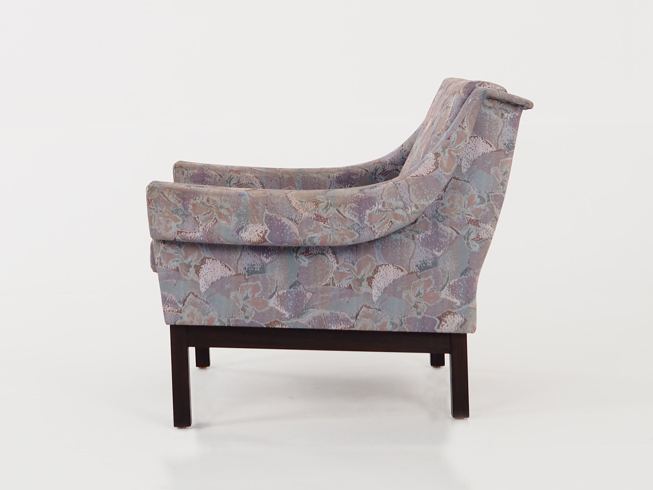 Beech_armchair_in_Danish_design_1960s