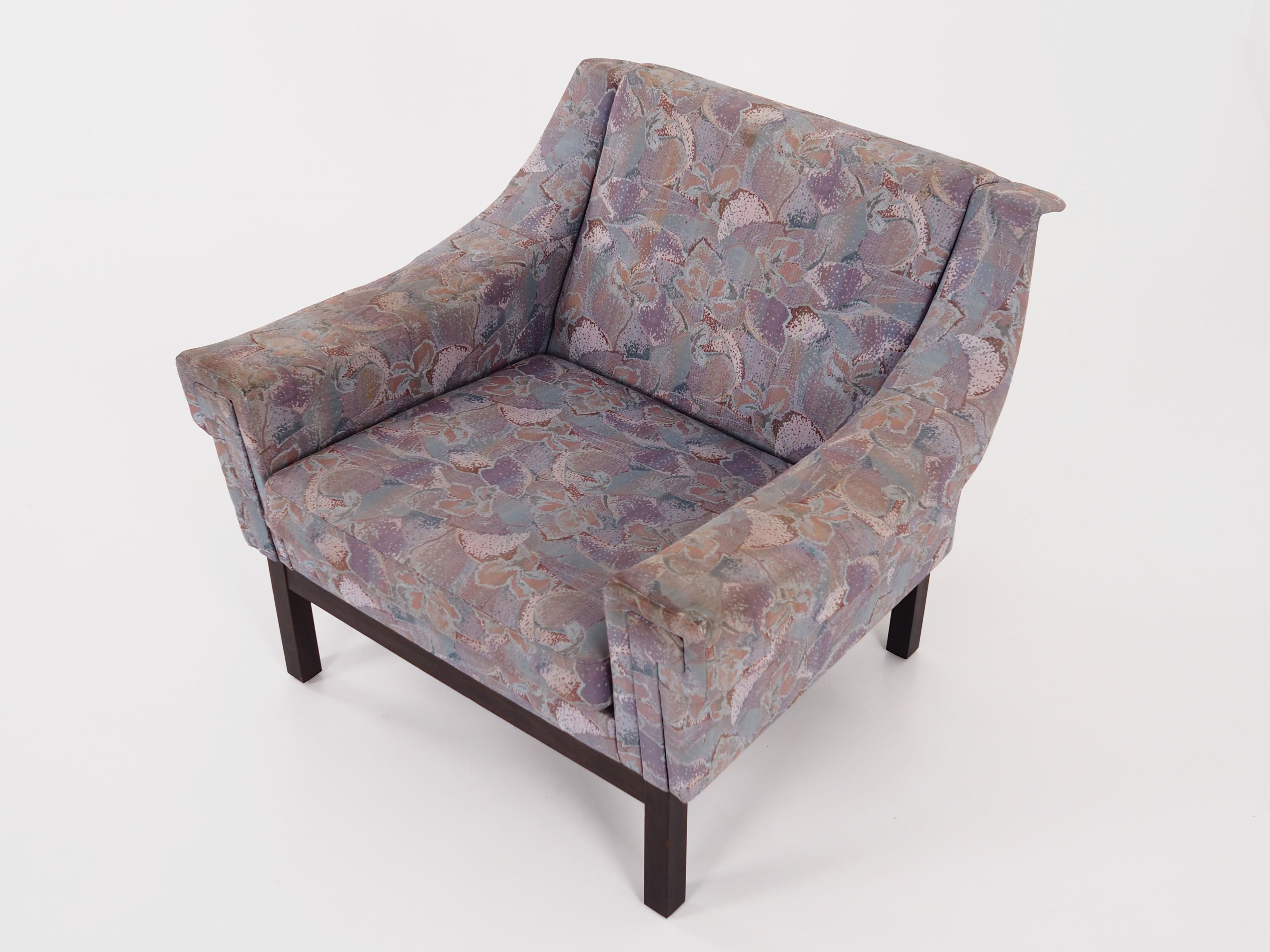 Beech_armchair_in_Danish_design_1960s