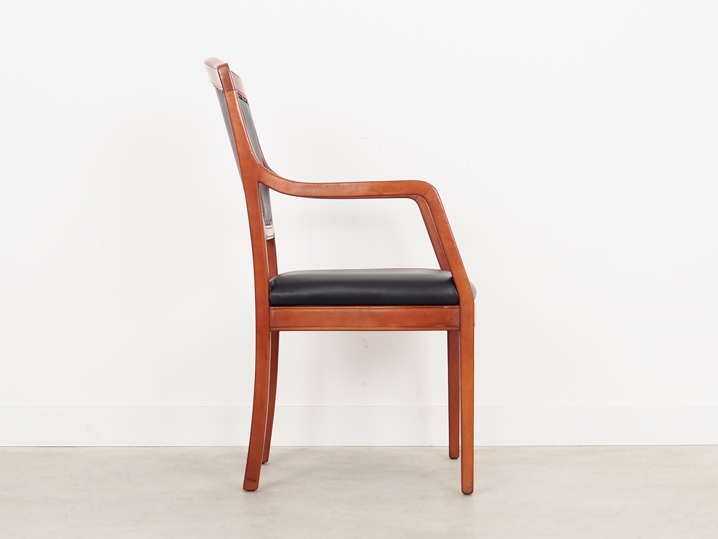 Beech_chair_Danish_design_1970s_production_Denmark