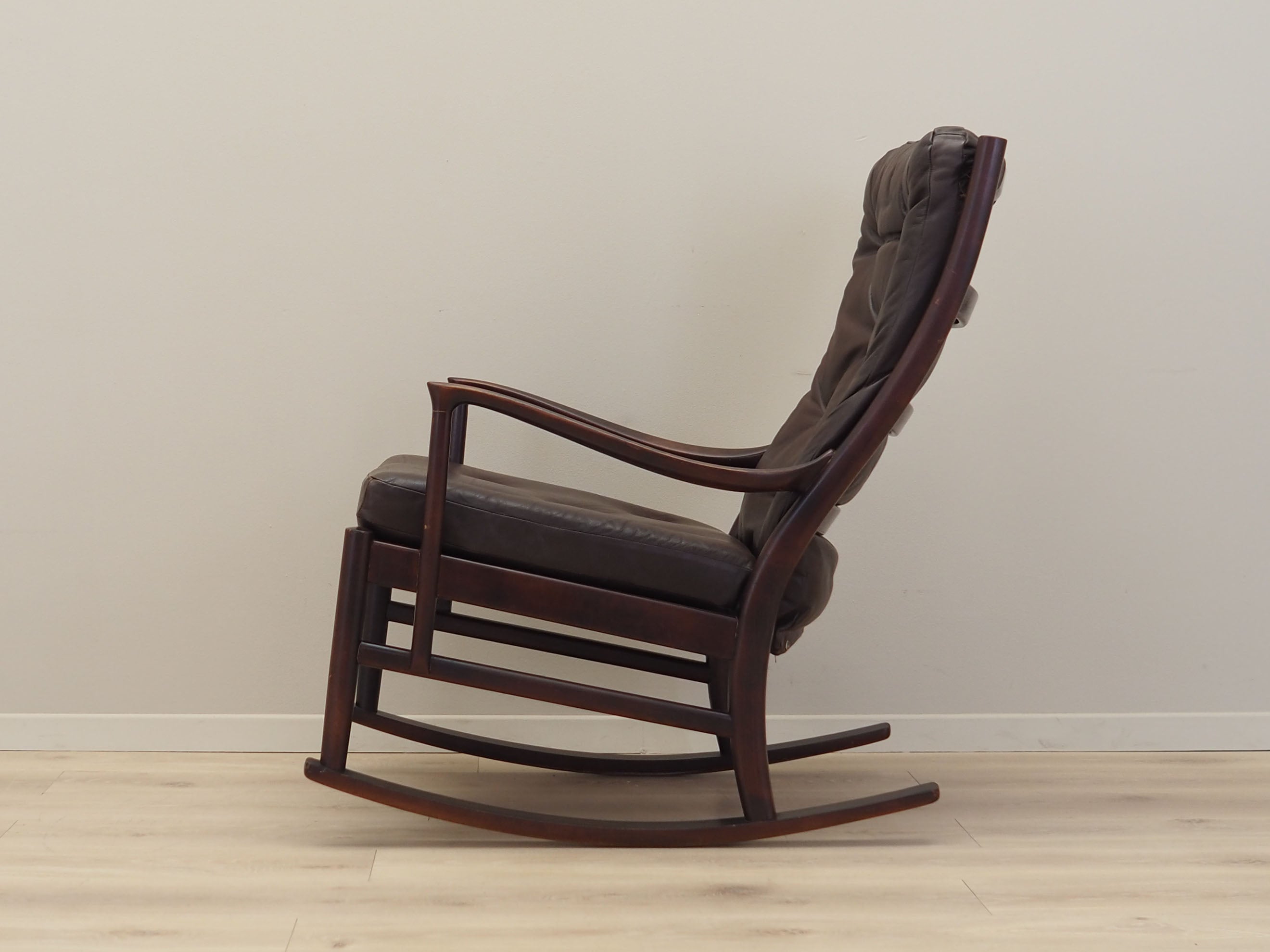 Beech_rocking_chair_Danish_design_1980s_production_Denmark