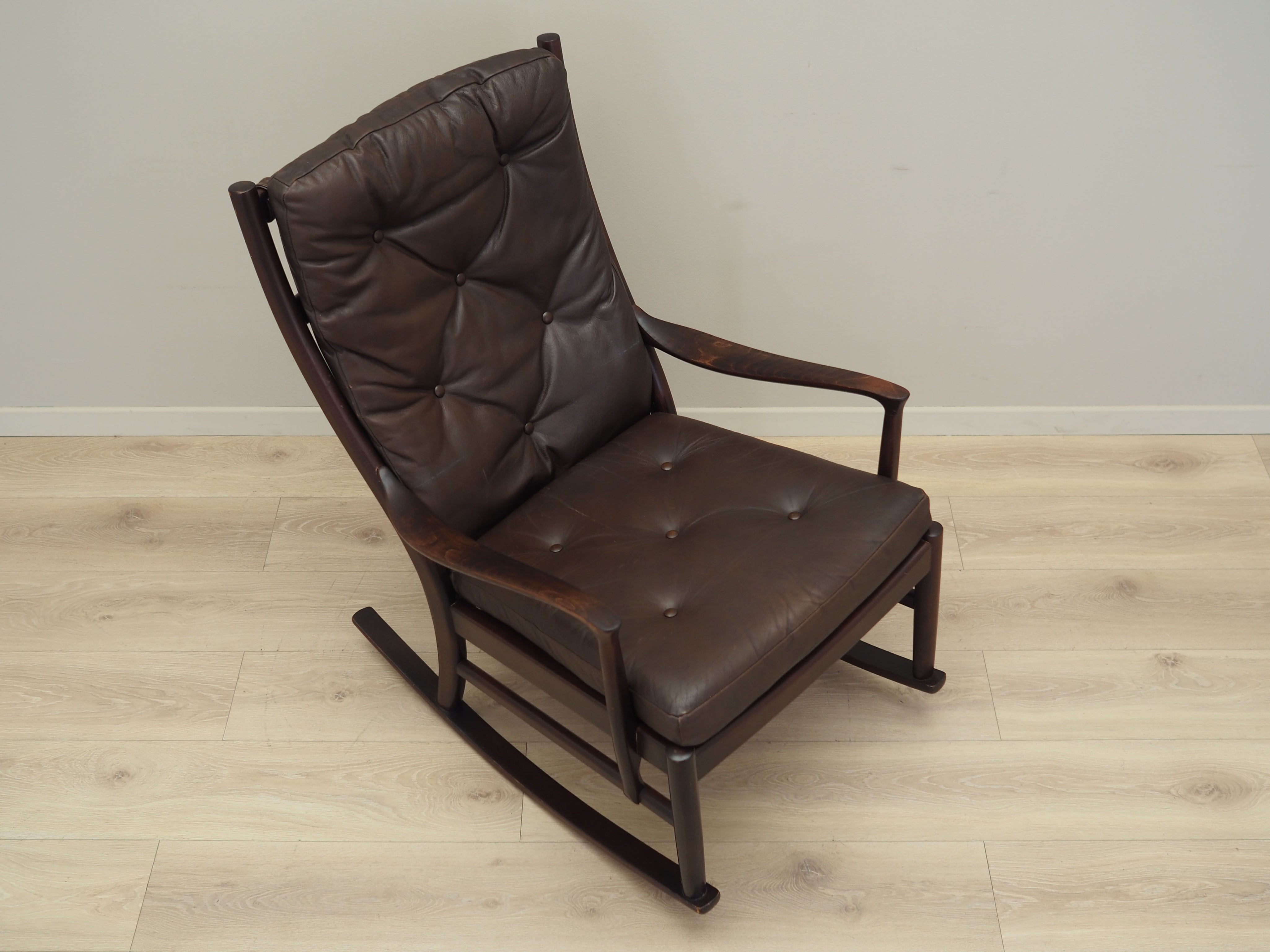 Beech_rocking_chair_Danish_design_1980s_production_Denmark