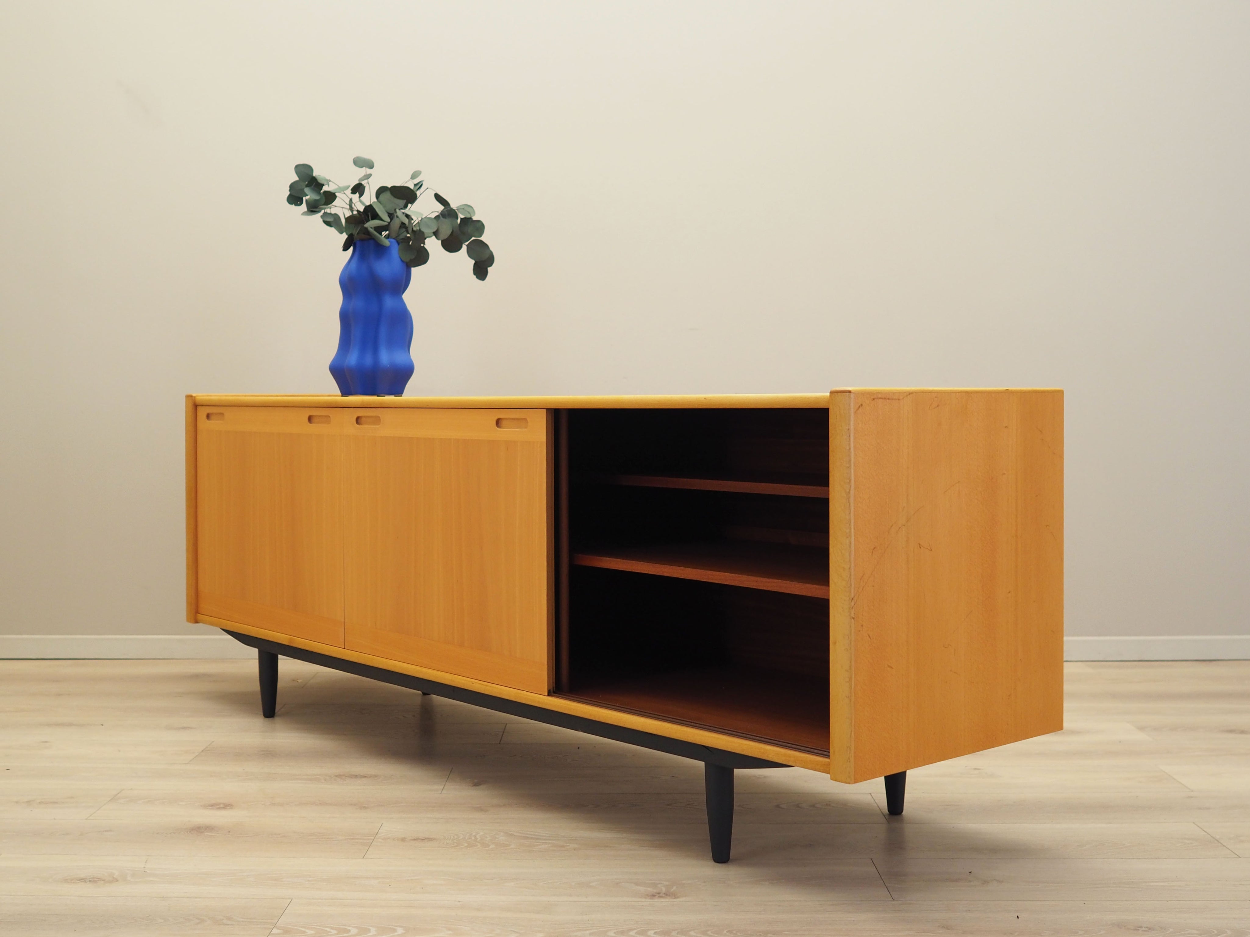 Beech_sideboard_Danish_design_1970s_production_Skovby_M_belfabrik