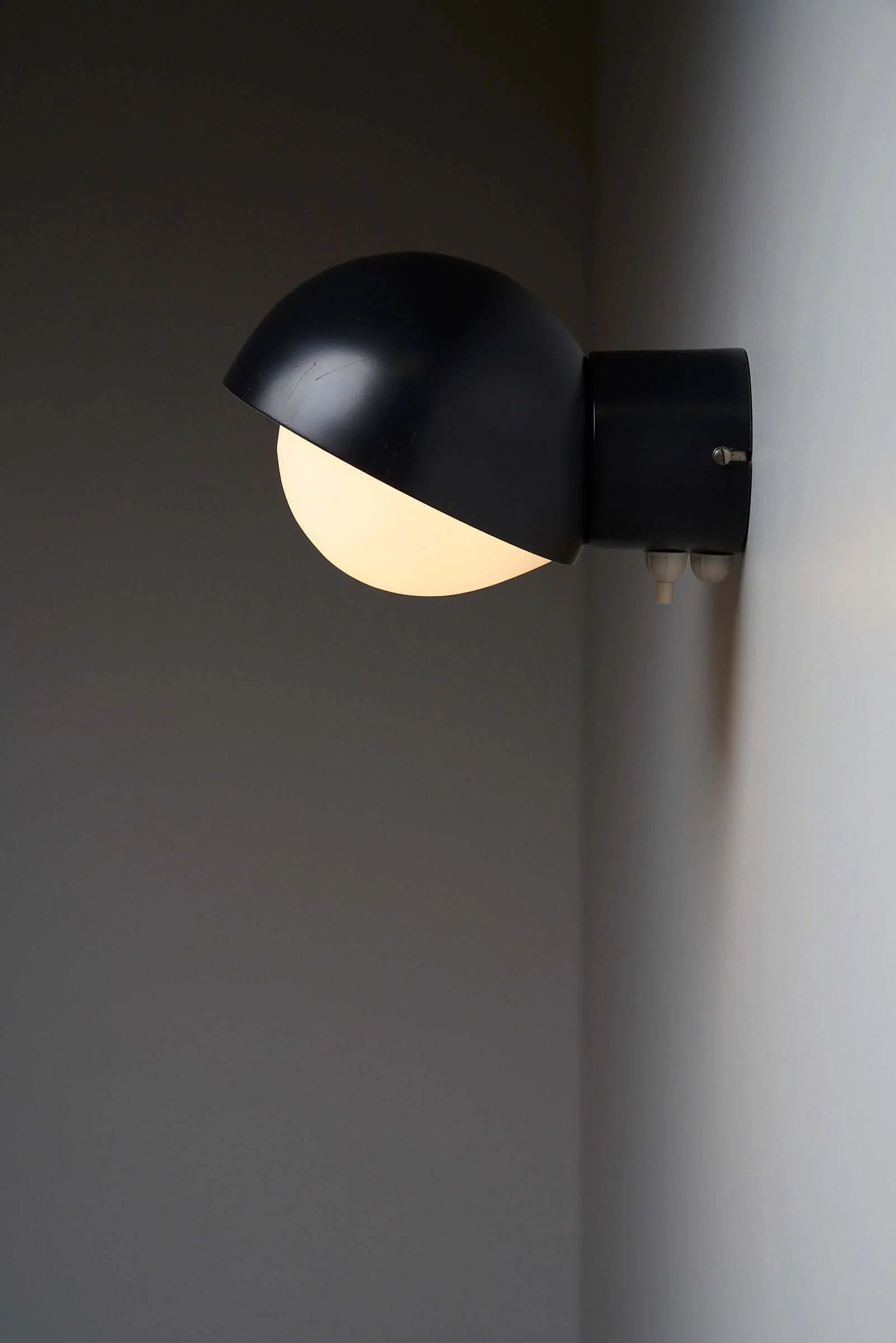 Black_Wall_Sconce_B_L_leuchten