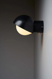 Black_Wall_Sconce_B_L_leuchten
