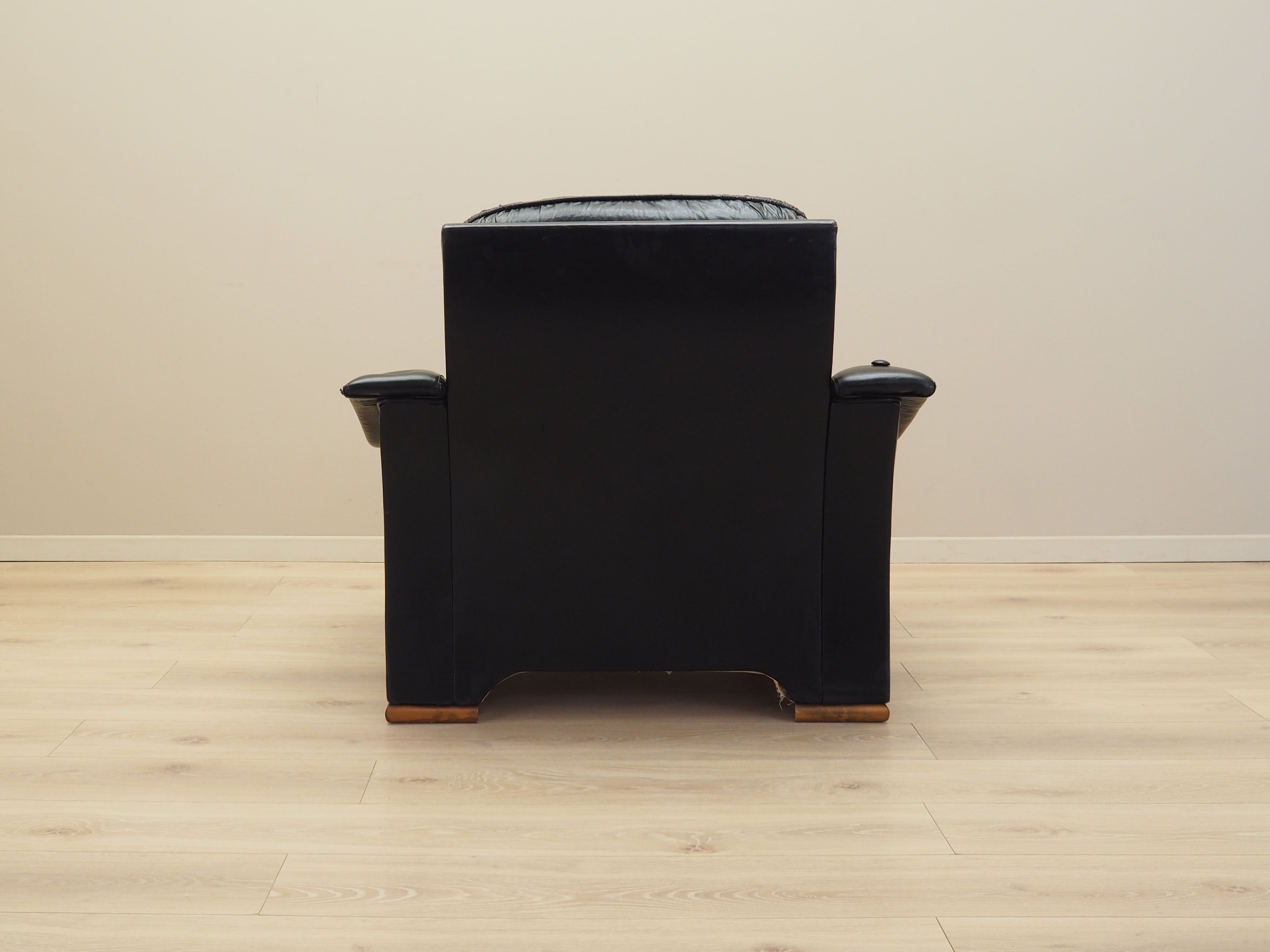 Black_armchair_Italian_design_1980s_manufacture_Italy